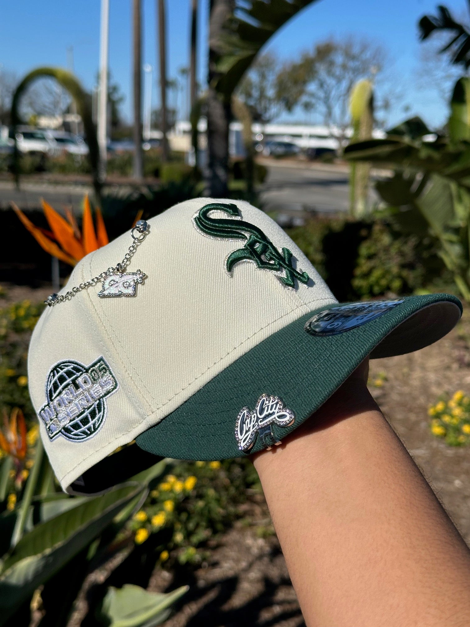 NEW ERA EXCLUSIVE 9FIFTY CHROME/FOREST GREEN CHICAGO WHITE SOX SNAPBACK W/ 2005 WORLD SERIES SIDE PATCH