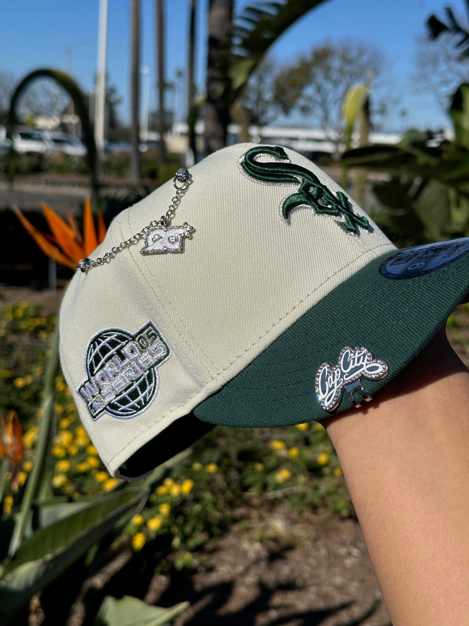 NEW ERA EXCLUSIVE 9FIFTY CHROME/FOREST GREEN CHICAGO WHITE SOX SNAPBACK W/ 2005 WORLD SERIES SIDE PATCH