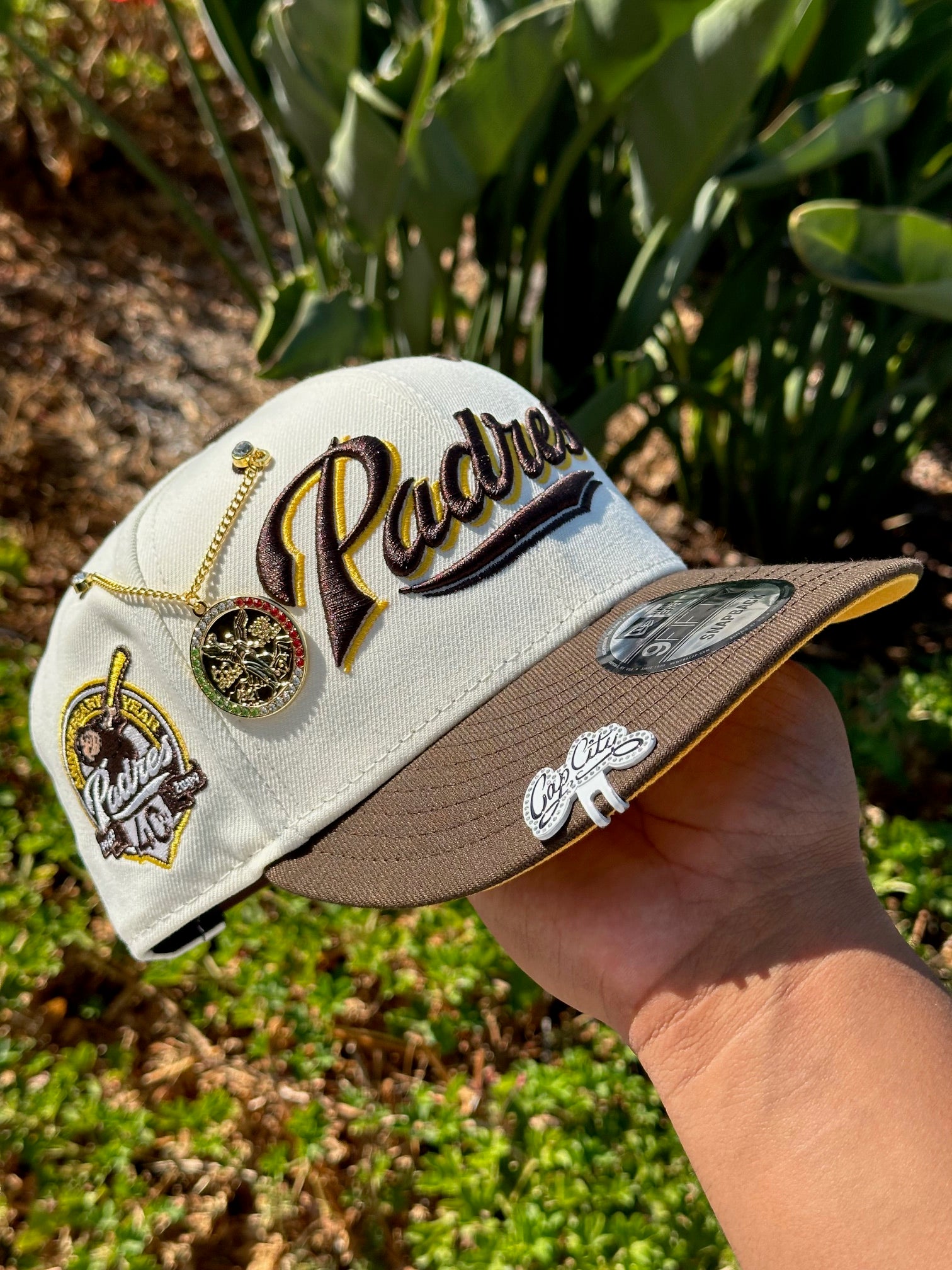 NEW ERA EXCLUSIVE 9FIFTY CHROME WHITE/WALNUT SAN DIEGO PADRES SCRIPT SNAPBACK W/ 40TH ANNIVERSARY SIDE PATCH