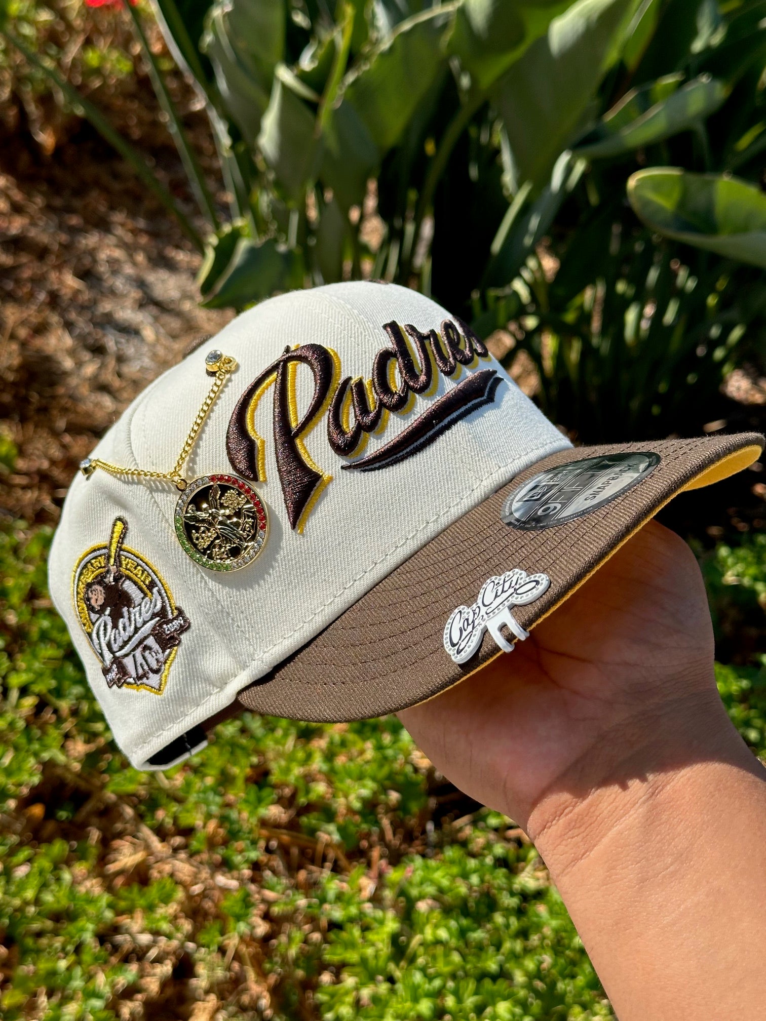 NEW ERA EXCLUSIVE 9FIFTY CHROME WHITE/WALNUT SAN DIEGO PADRES SCRIPT SNAPBACK W/ 40TH ANNIVERSARY SIDE PATCH
