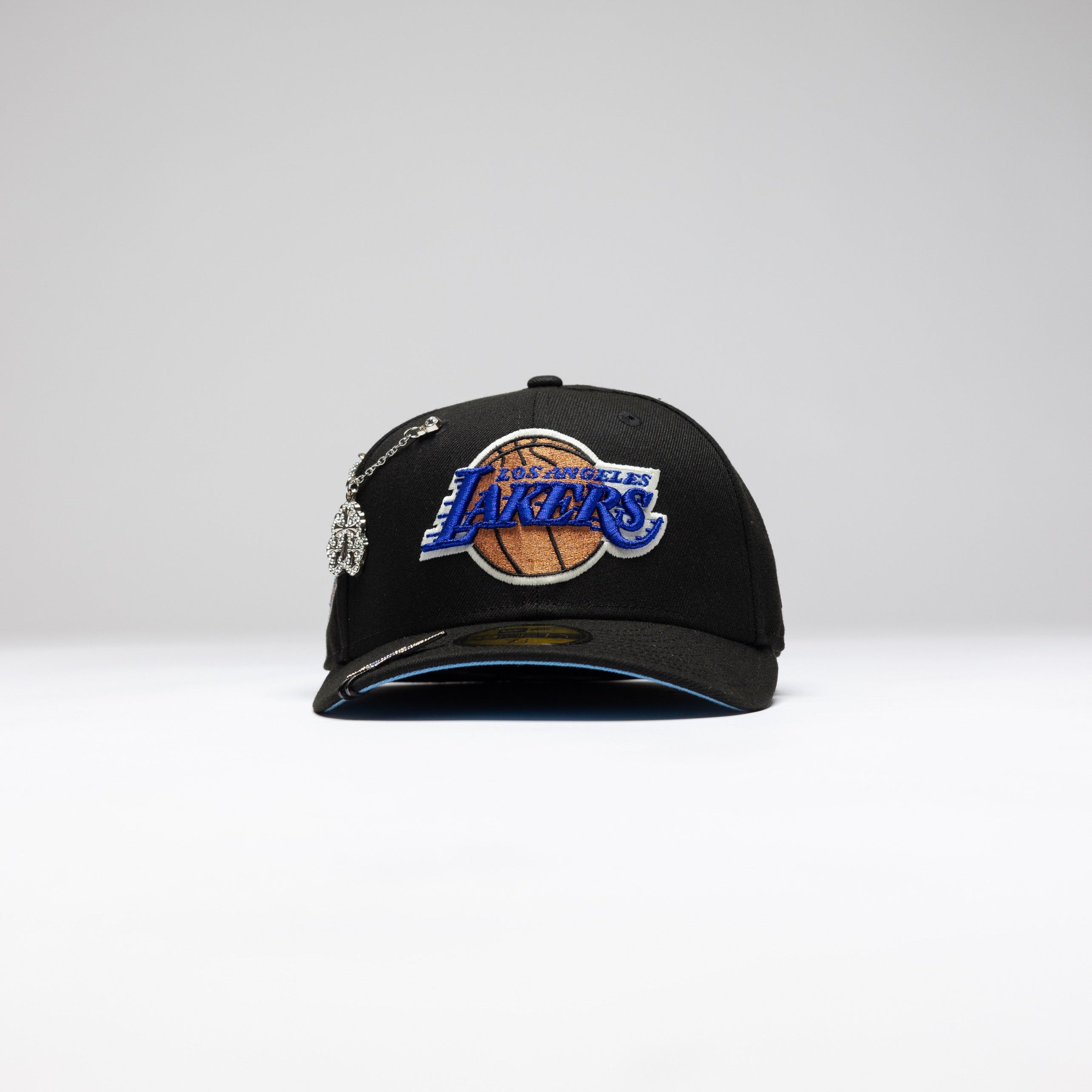 NEW ERA EXCLUSIVE 59FIFTY BLACK LOS ANGELES LAKERS W/ 17X CHAMPIONS SIDE PATCH