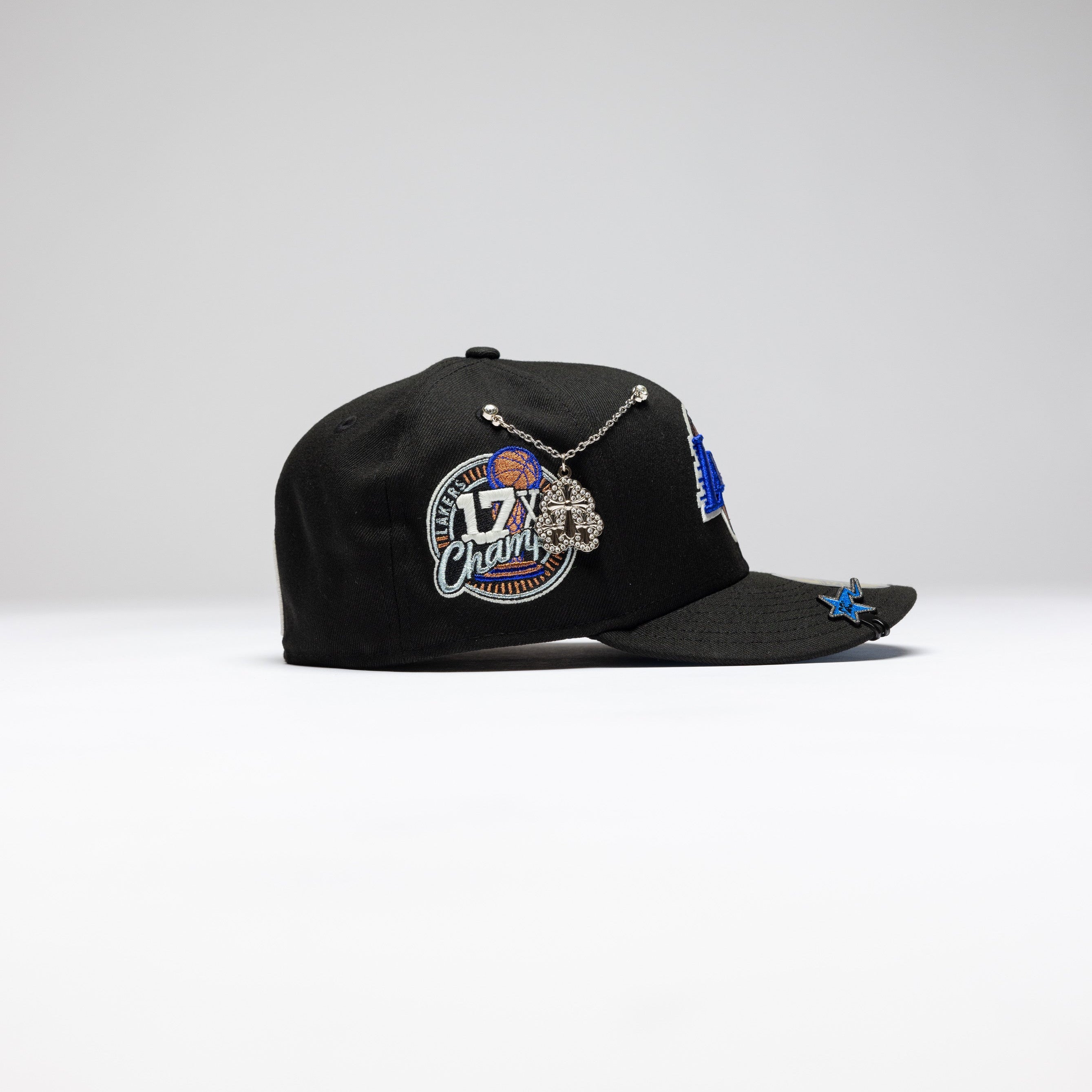 NEW ERA EXCLUSIVE 59FIFTY BLACK LOS ANGELES LAKERS W/ 17X CHAMPIONS SIDE PATCH