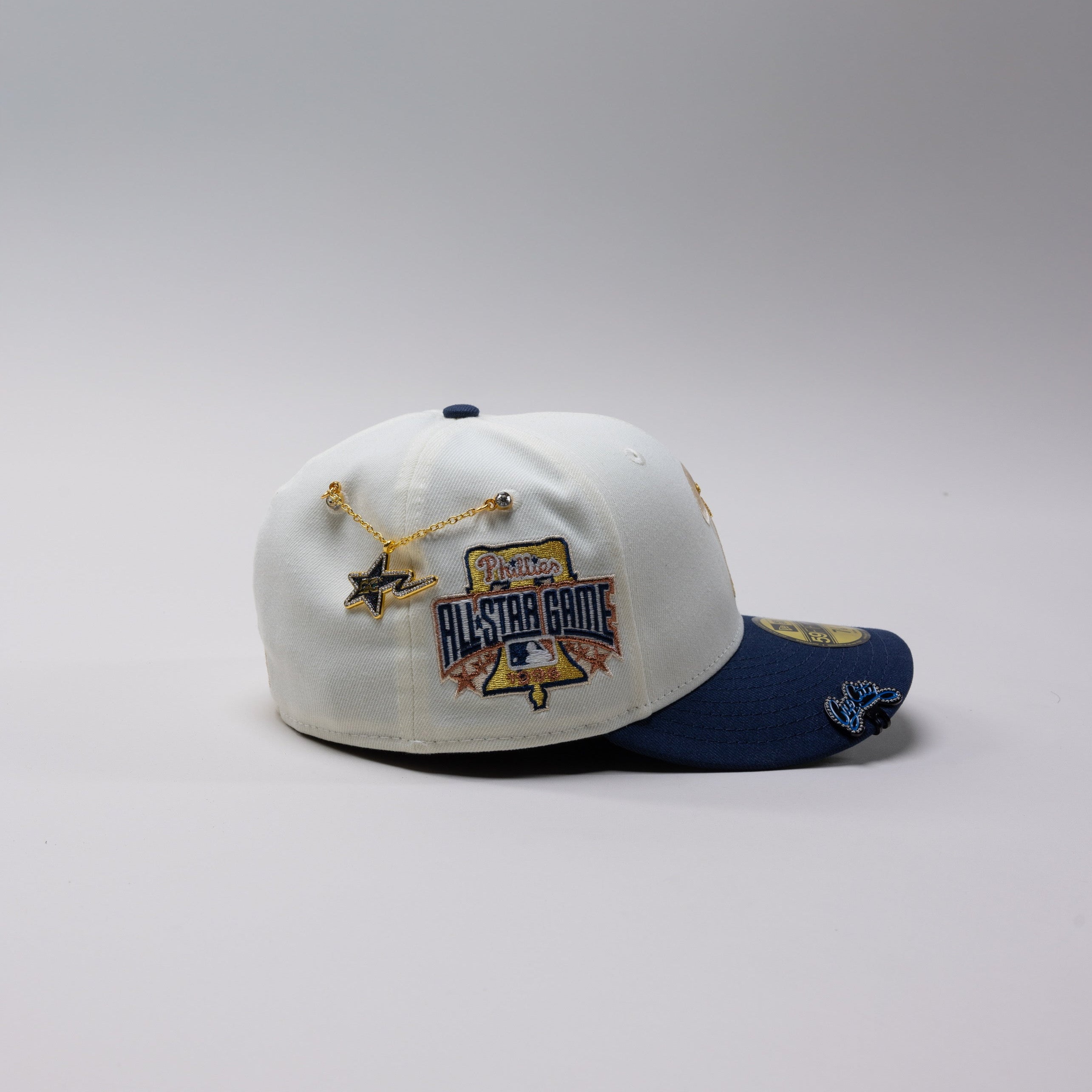 NEW ERA EXCLUSIVO 59FIFTY CHROME BLANCO/AZUL PHILADELPHIA PHILLIES CON PARCHE ALL STAR GAME 1996
