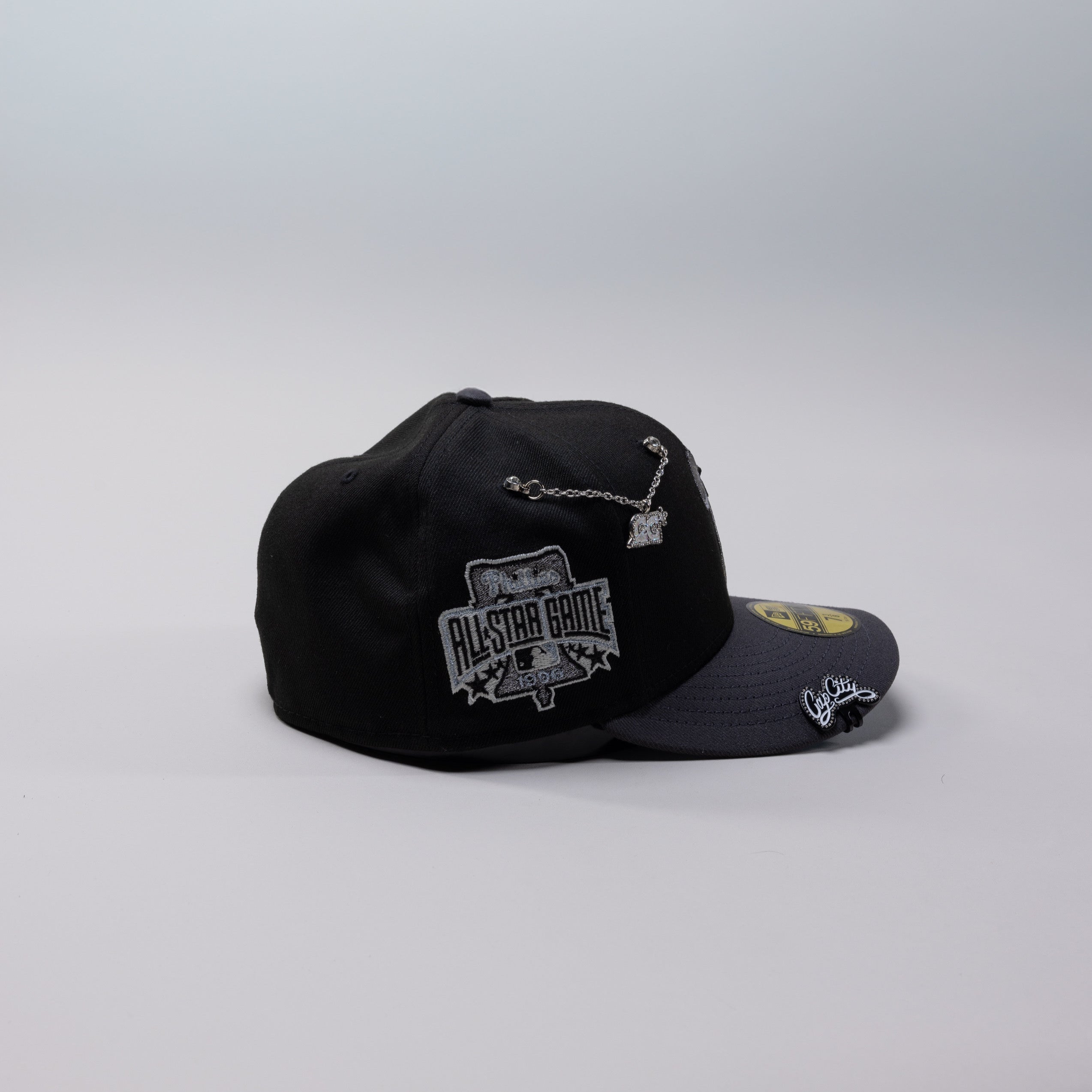NEW ERA EXCLUSIVO 59FIFTY CHROME BLANCO/AZUL PHILADELPHIA PHILLIES CON PARCHE ALL STAR GAME 1996
