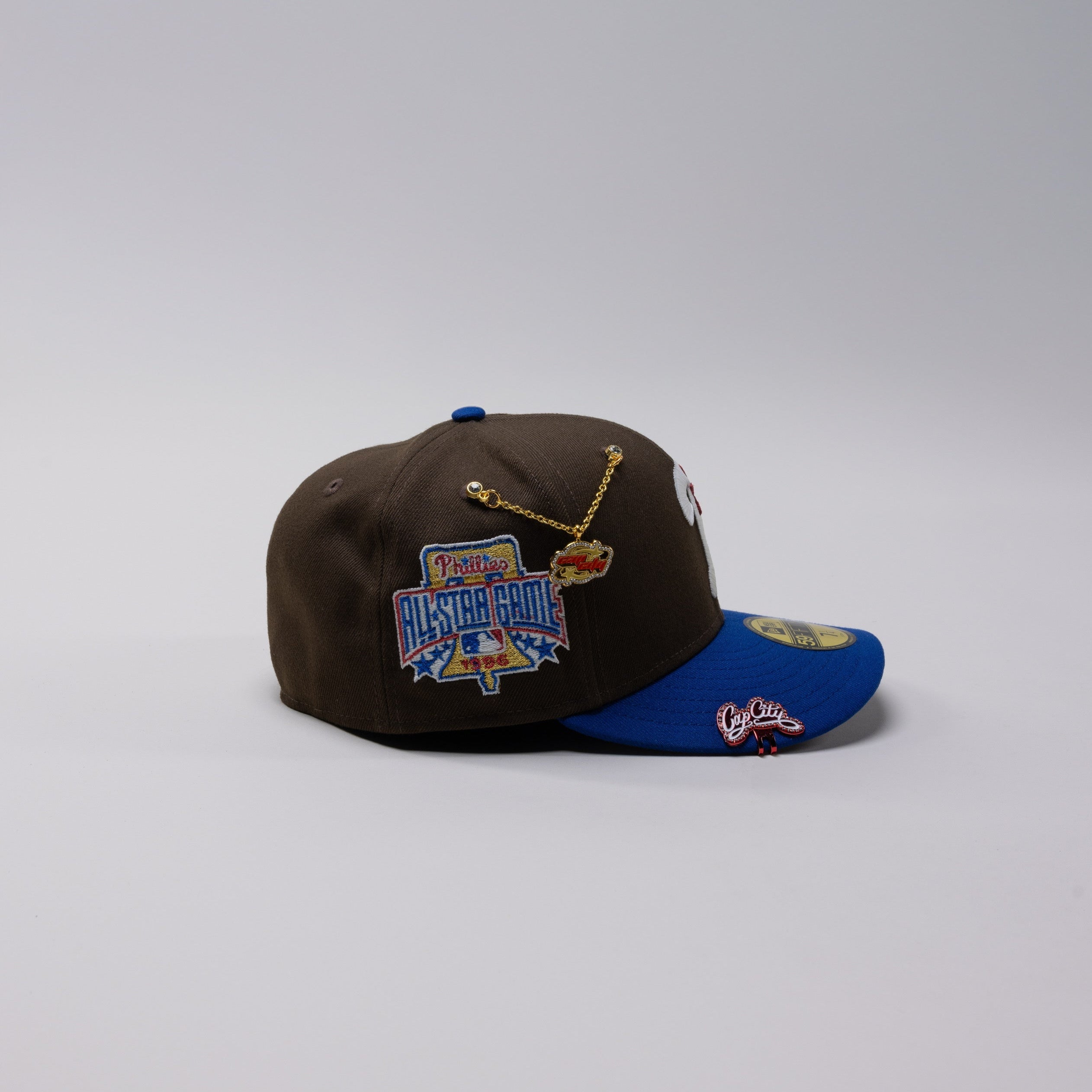 NEW ERA EXCLUSIVO 59FIFTY CHROME BLANCO/AZUL PHILADELPHIA PHILLIES CON PARCHE ALL STAR GAME 1996