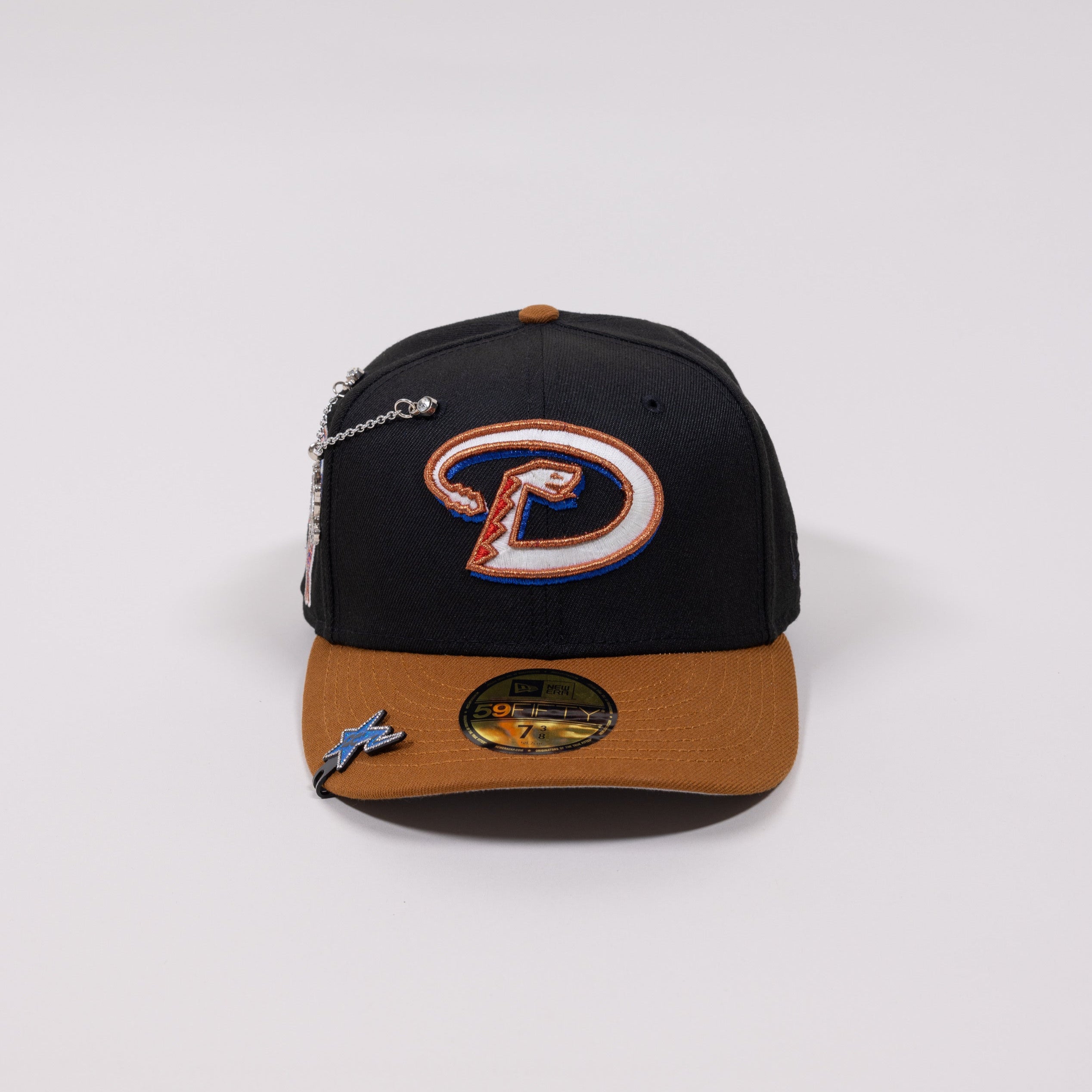 EXCLUSIVO NEW ERA 59FIFTY CHROME BLANCO/VERDE OLIVA ARIZONA DIAMONDBACKS CON PARCHE DE TEMPORADA INAUGURAL 1998