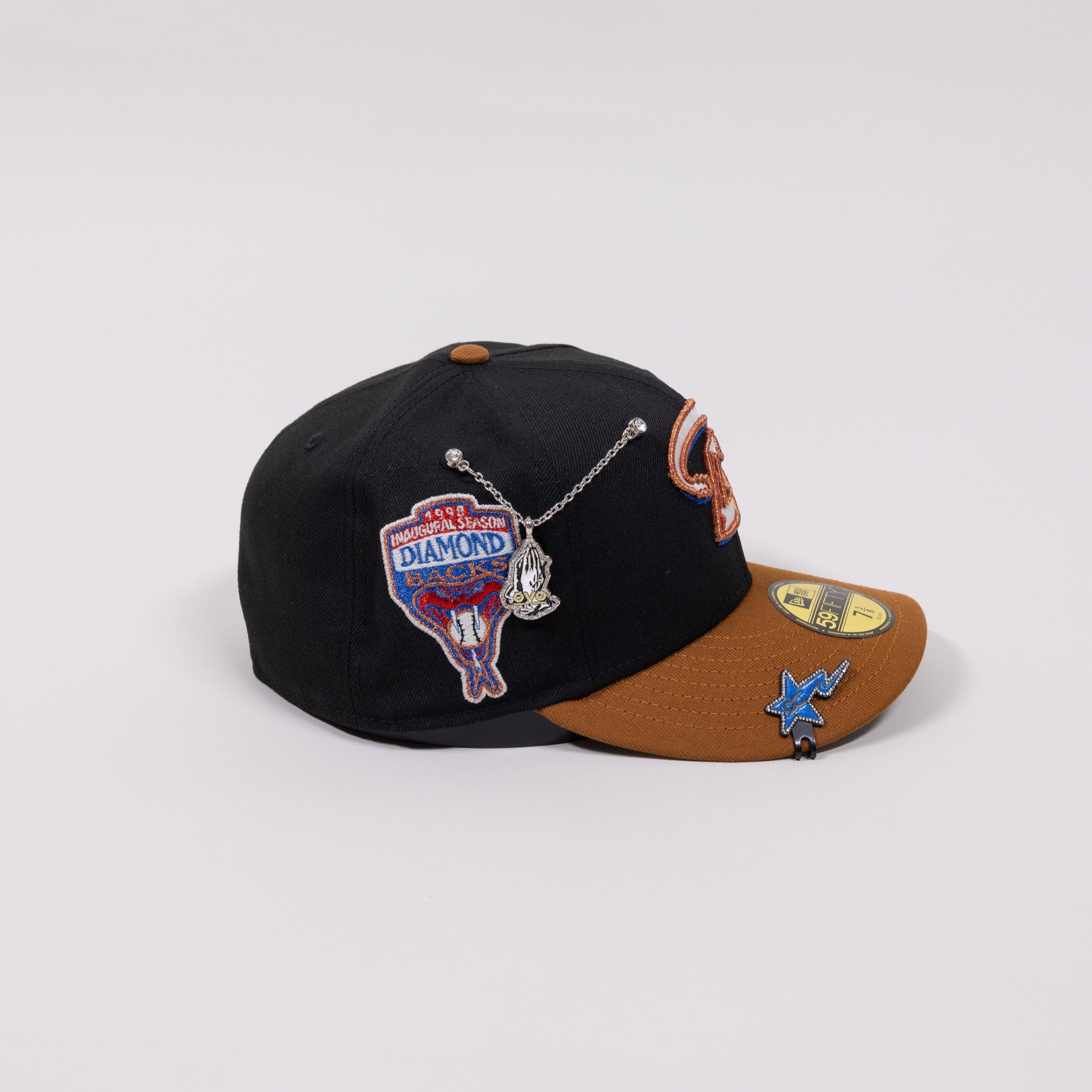 EXCLUSIVO NEW ERA 59FIFTY CHROME BLANCO/VERDE OLIVA ARIZONA DIAMONDBACKS CON PARCHE DE TEMPORADA INAUGURAL 1998