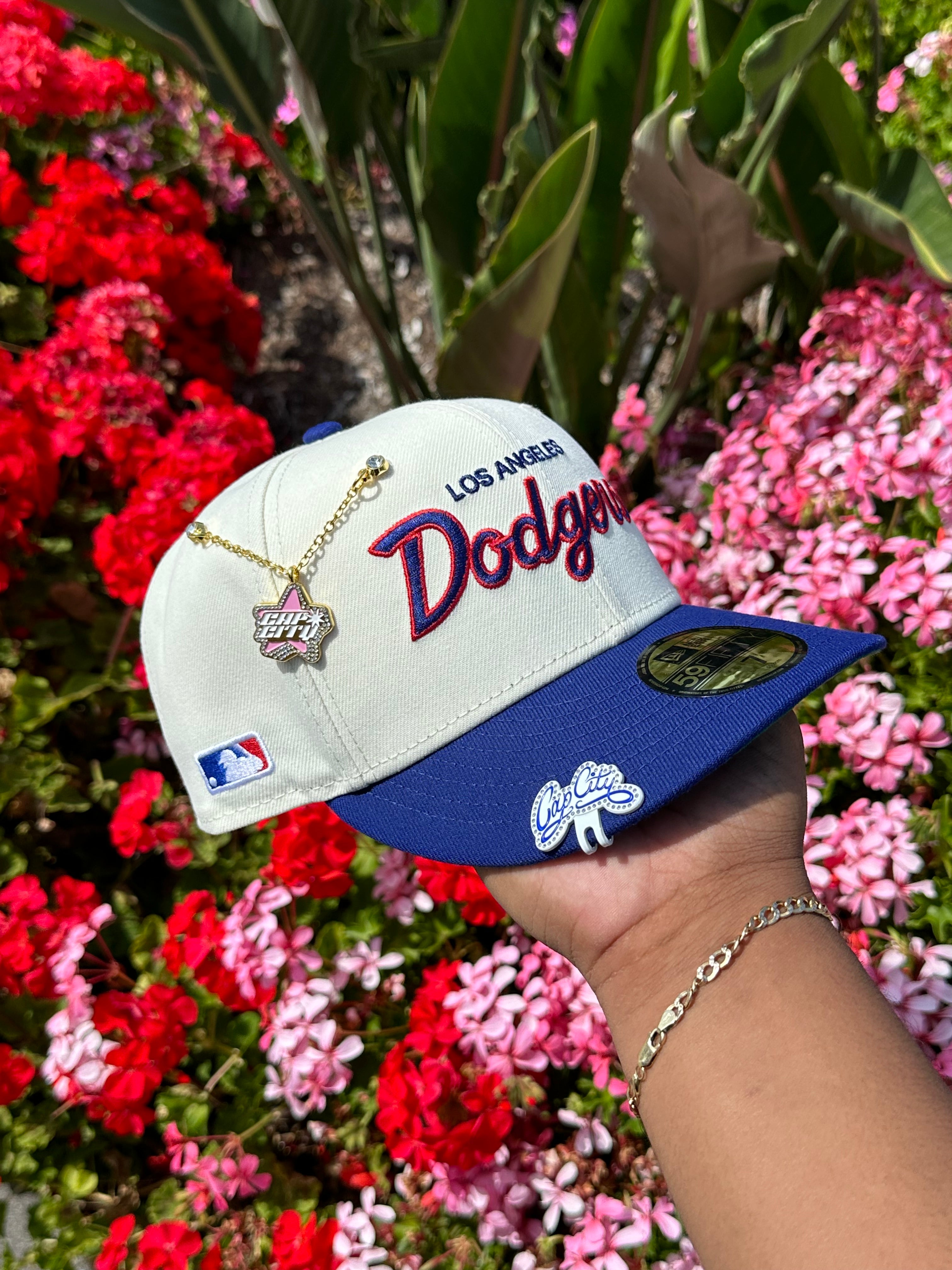 NEW ERA EXCLUSIVE 59FIFTY CHROME WHITE/BLUE LOS ANGELES DODGERS SCRIPT W/ MLB LOGO SIDE PATCH