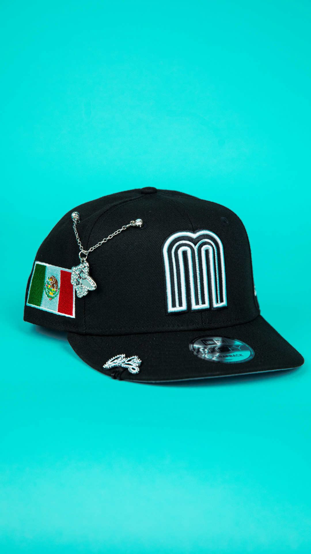 NEW ERA 9FIFTY BLACK MEXICO WBC SNAPBACK W/ MEXICO FLAG SIDE PATCH
