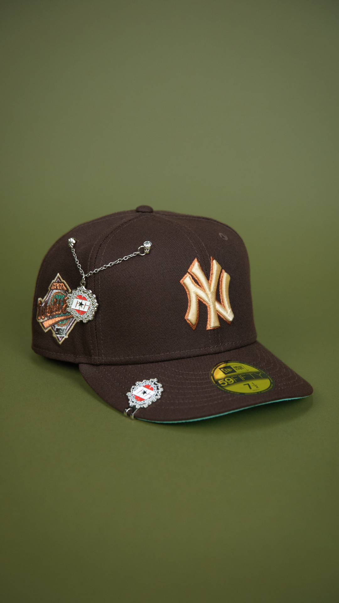 NEW ERA EXCLUSIVE 59FIFTY DARK BROWN NEW YORK YANKEES W/ 1999 WORLD SERIES SIDE PATCH