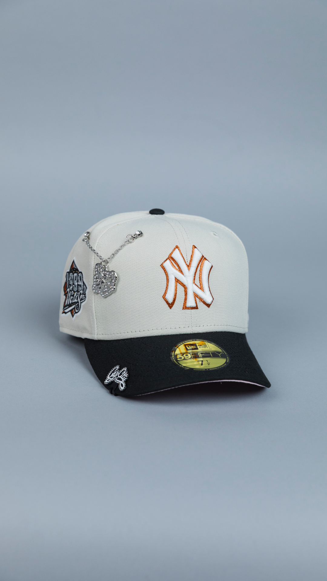 NEW ERA EXCLUSIVE 59FIFTY SMOKE GREY/ BLACK NEW YORK YANKEES W/ 1999 WORLD SERIES SIDE PATCH