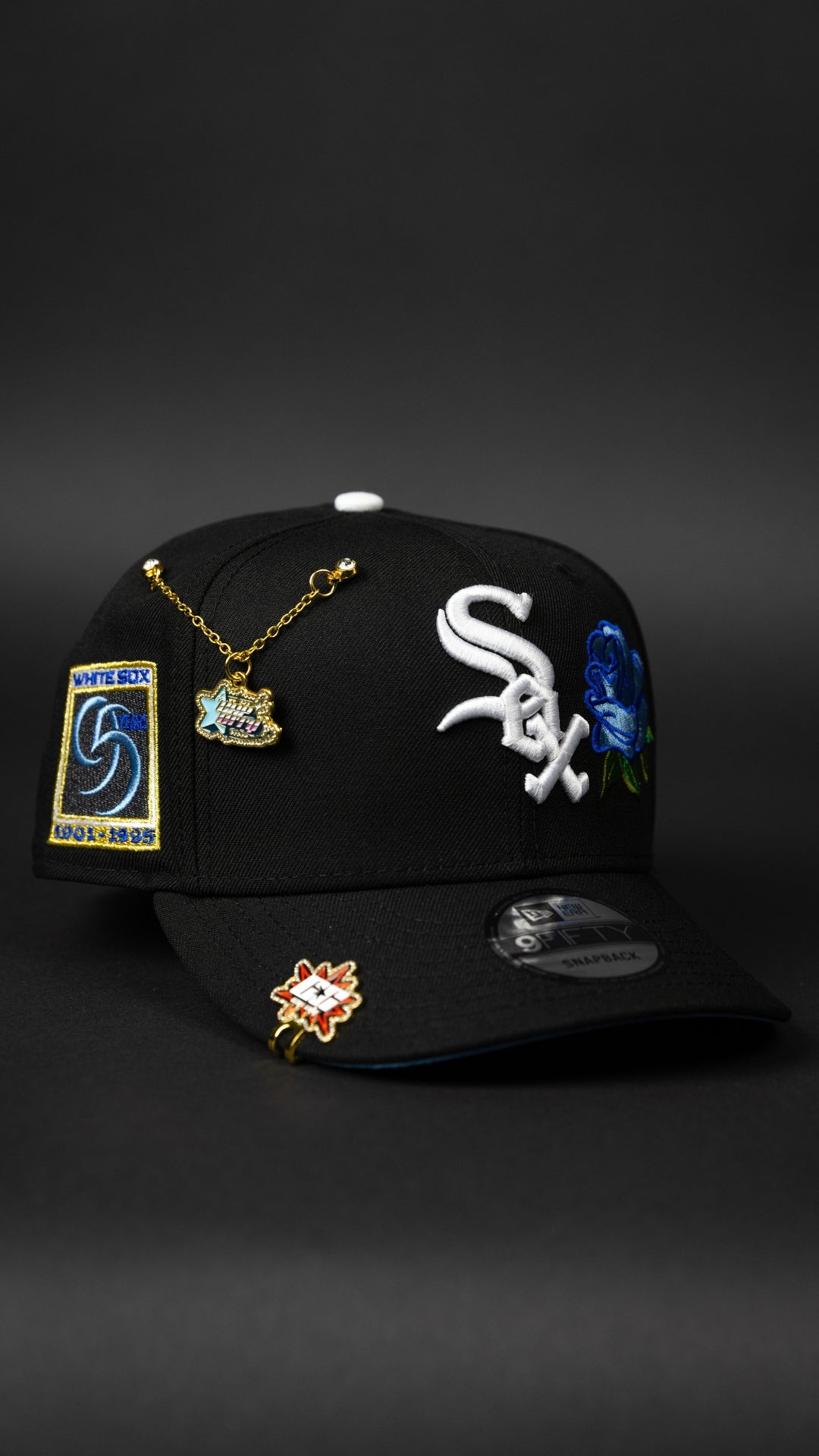 NEW ERA EXCLUSIVE 9FIFTY BLACK CHICAGO WHITE SOX W/ BLUE ROSE + 95TH A
