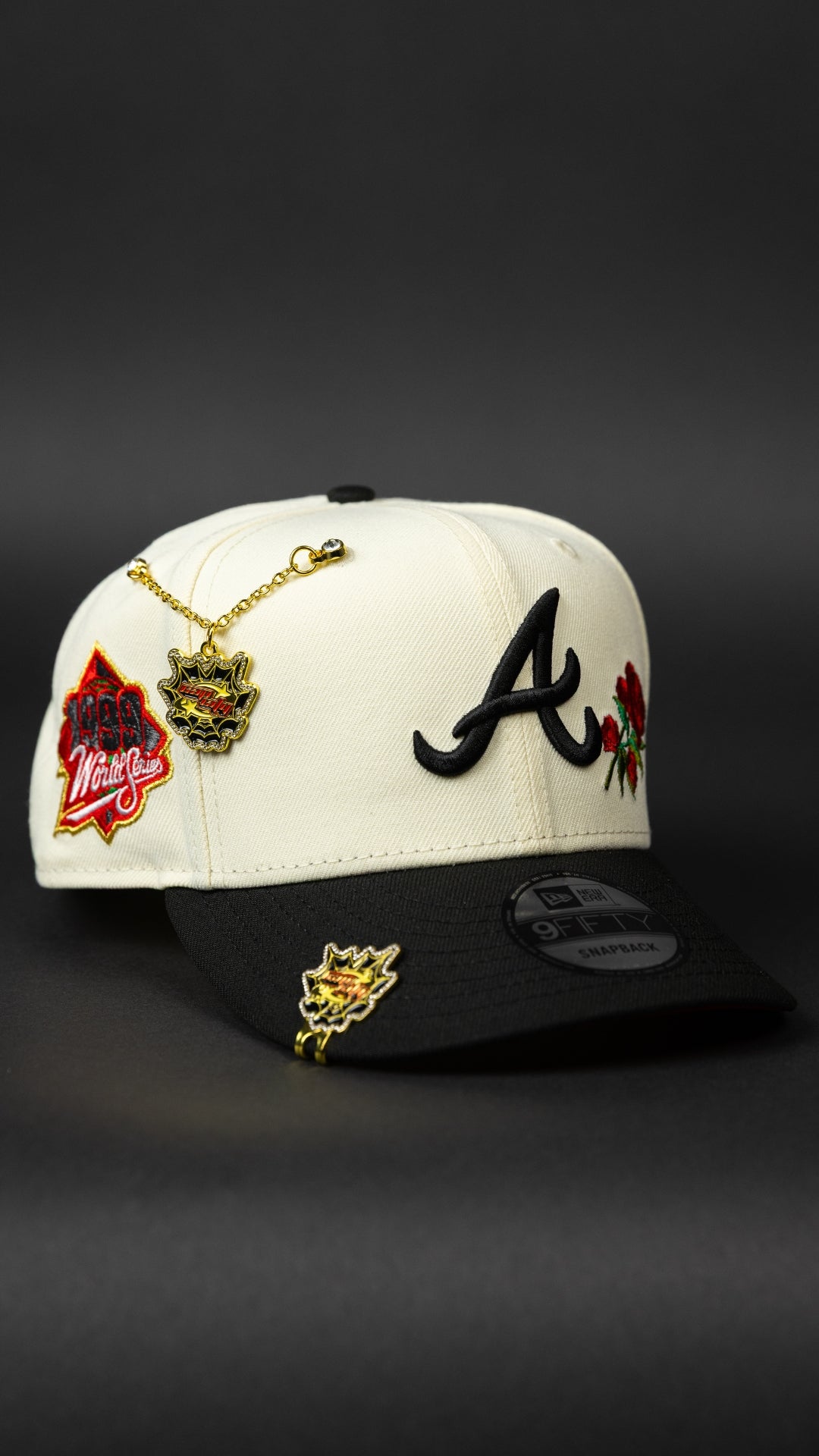 NEW ERA EXCLUSIVE 9FIFTY CHROME/ BLACK ATLANTA BRAVES SNAPBACK W/ RED ROSES + 1999 WORLD SERIES SIDE PATCH