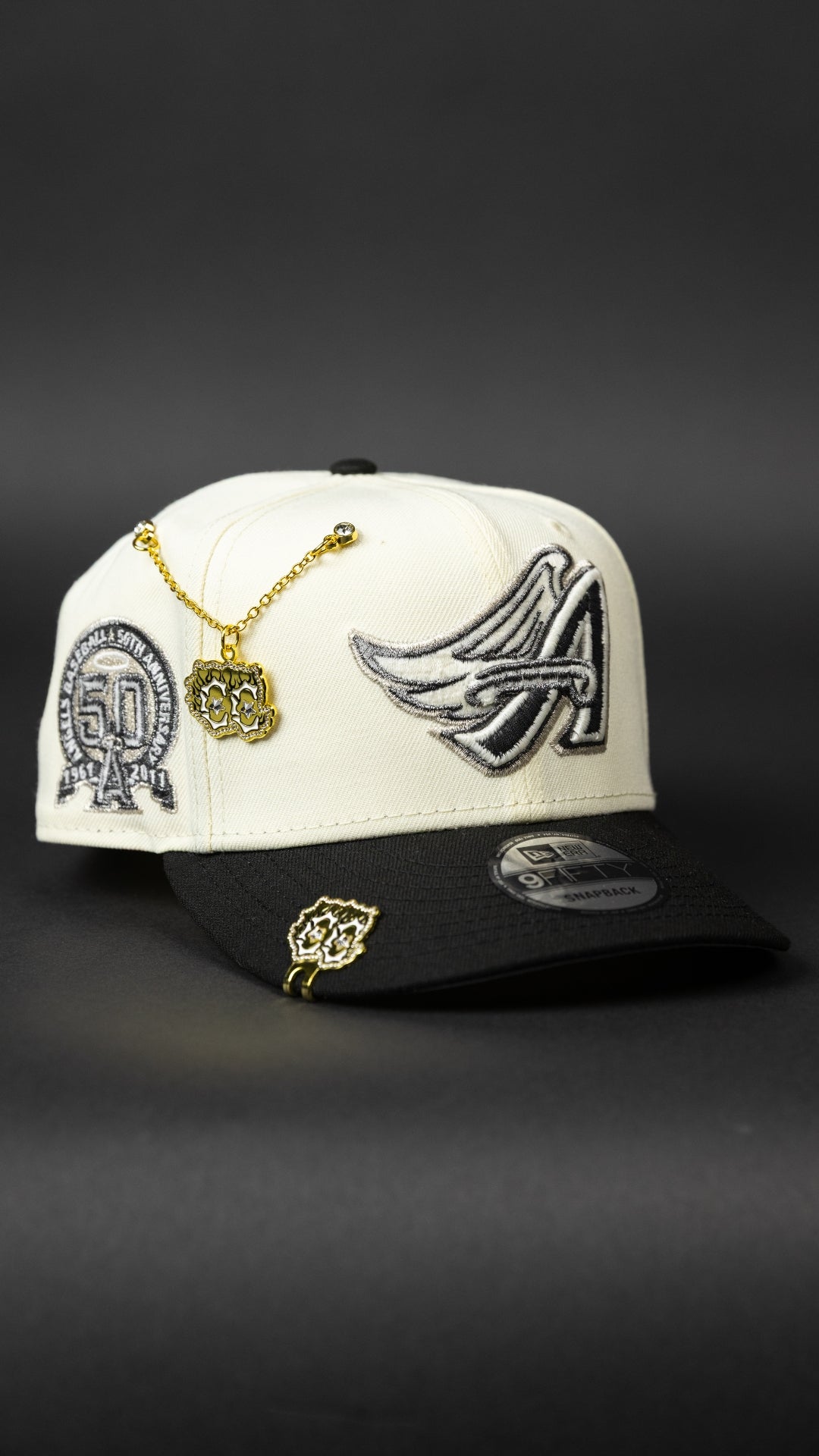 NEW ERA EXCLUSIVE 9FIFTY CHROME/ BLACK ANAHEIM ANGELS SNAPBACK W/ 50TH ANNIVERSARY SIDE PATCH