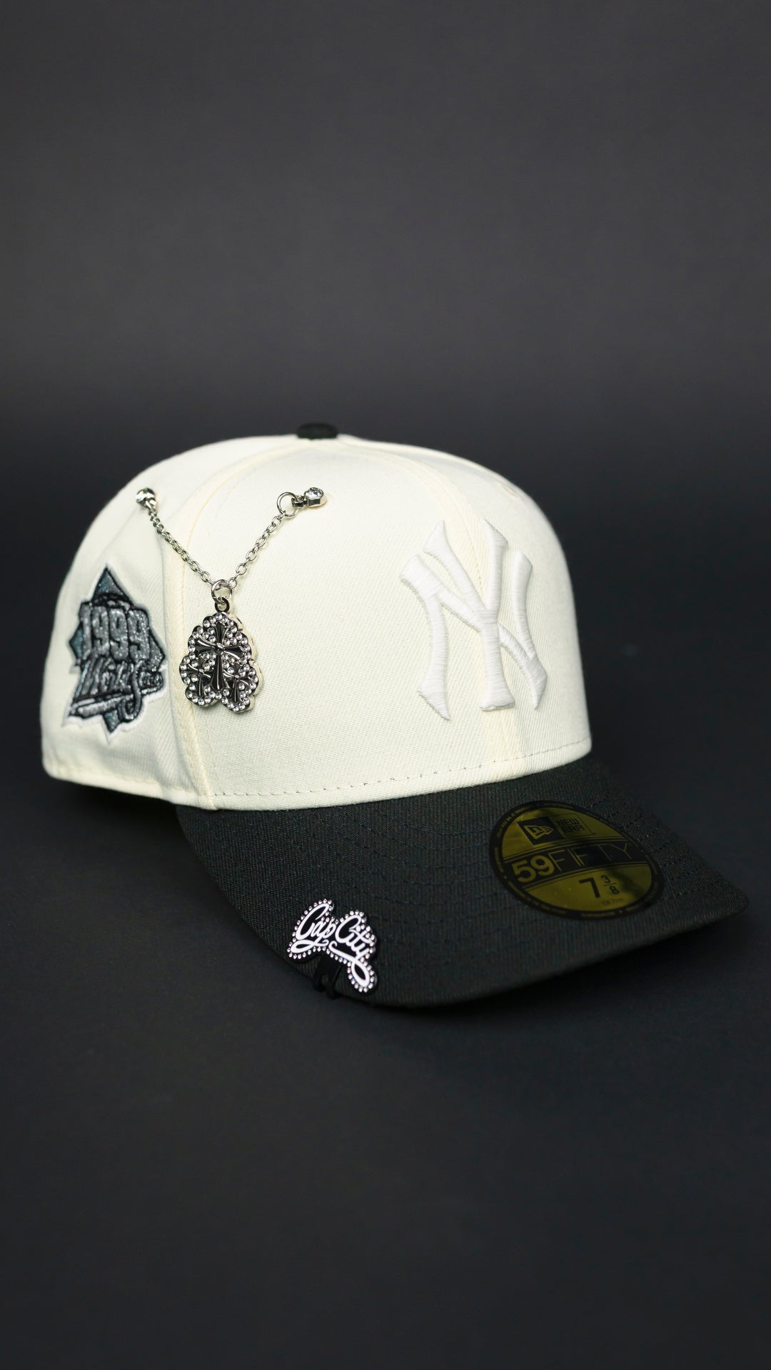 NEW ERA EXCLUSIVE 59FIFTY CHROME/ BLACK NEW YORK YANKEES W/ 1999 WORLD SERIES SIDE PATCH