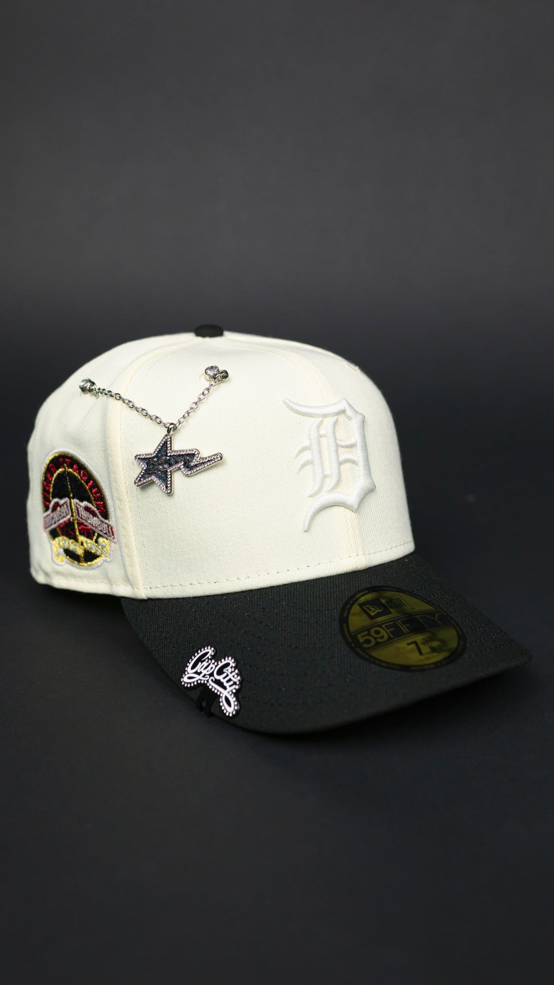 NEW ERA EXCLUSIVE 59FIFTY CHROME/ BLACK DETROIT TIGERS W/ TIGER STADIUM SIDE PATCH