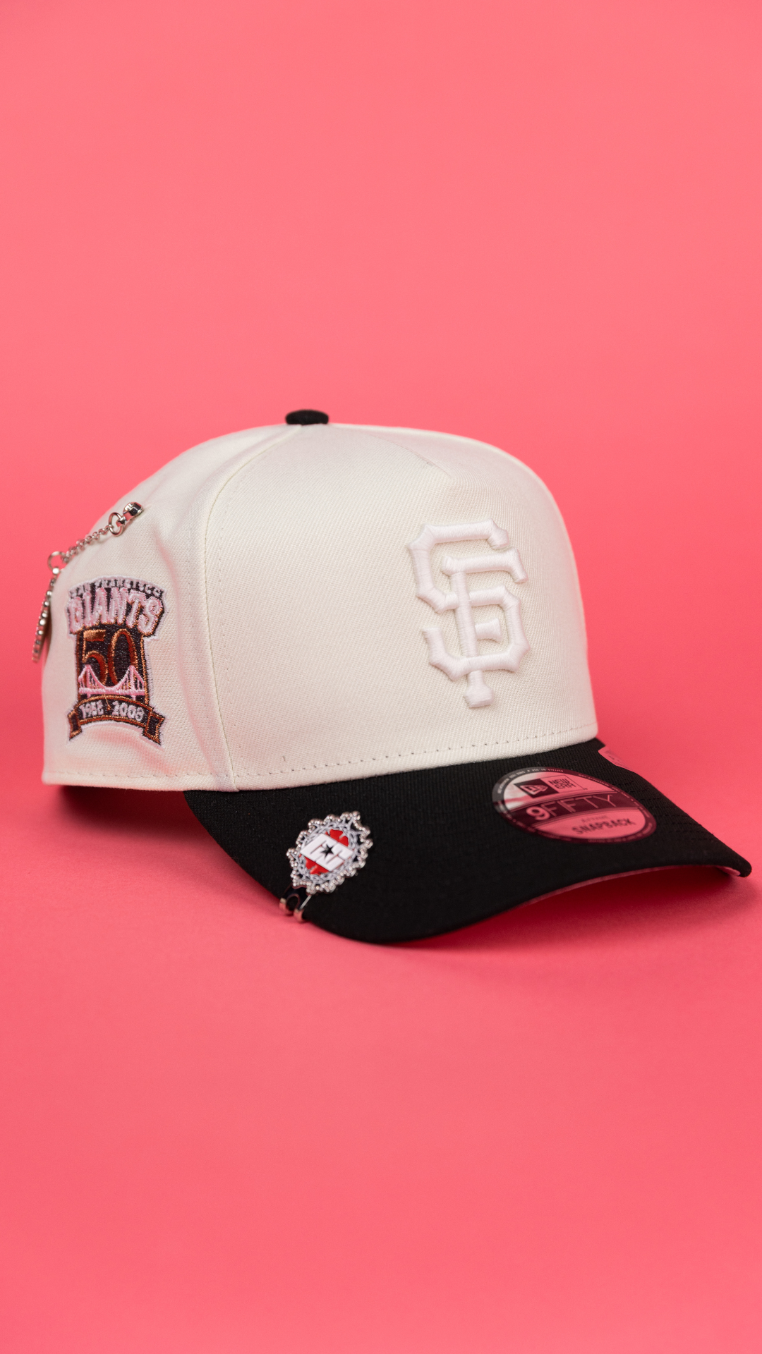 SNAPBACK FLAME EXCLUSIVO 9FIFTY NEGRO DE LOS WASHINGTON NATIONALS DE NEW ERA CON PARCHE DE LA SERIE MUNDIAL 2019 (ICY UV) MUY LIMITADO
