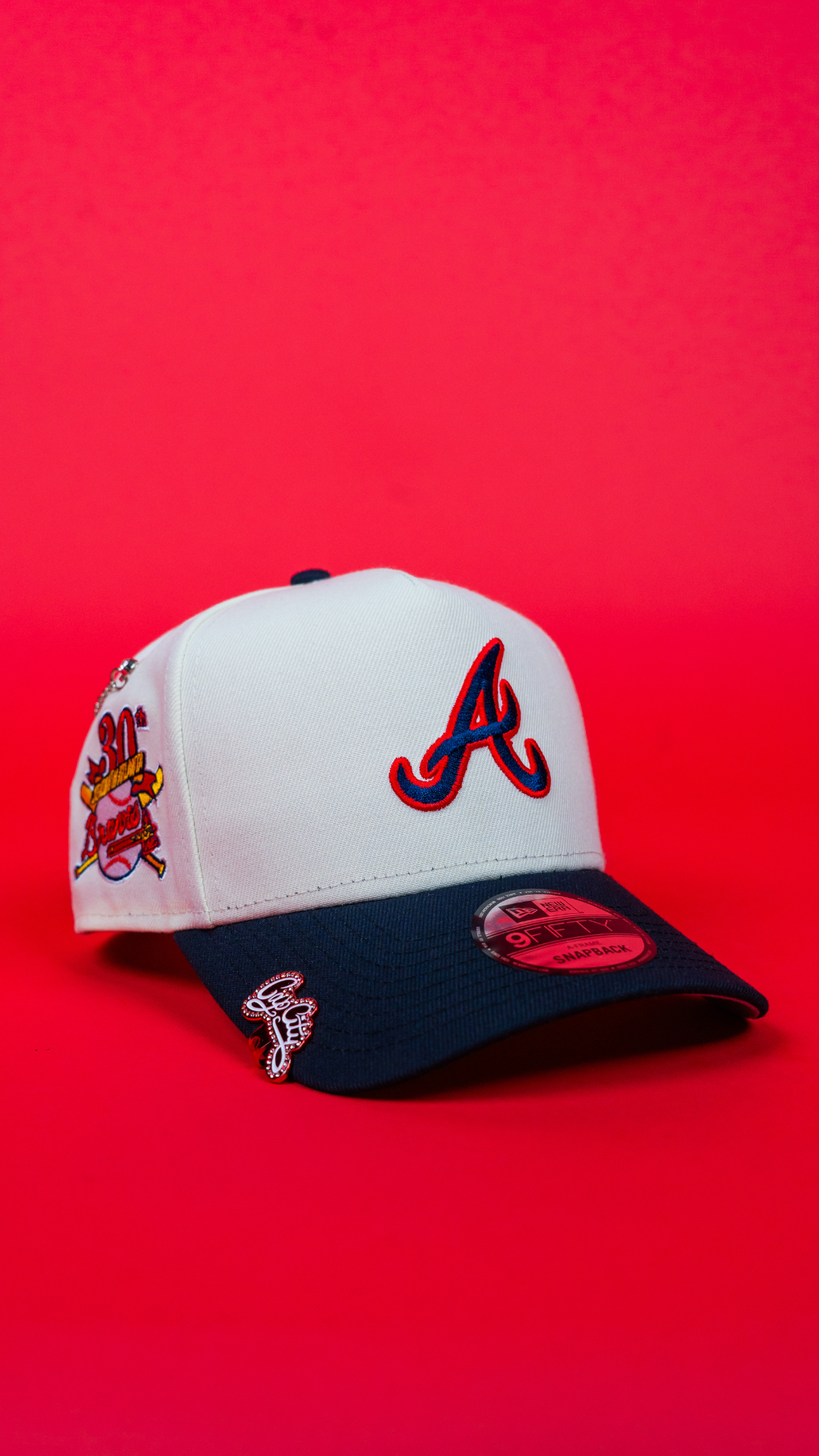 NEW ERA 9FIFTY A-FRAME CHROME/ NAVY ATLANTA BRAVES SNAPBACK W/ 30TH ANNIVERSARY SIDE PATCH