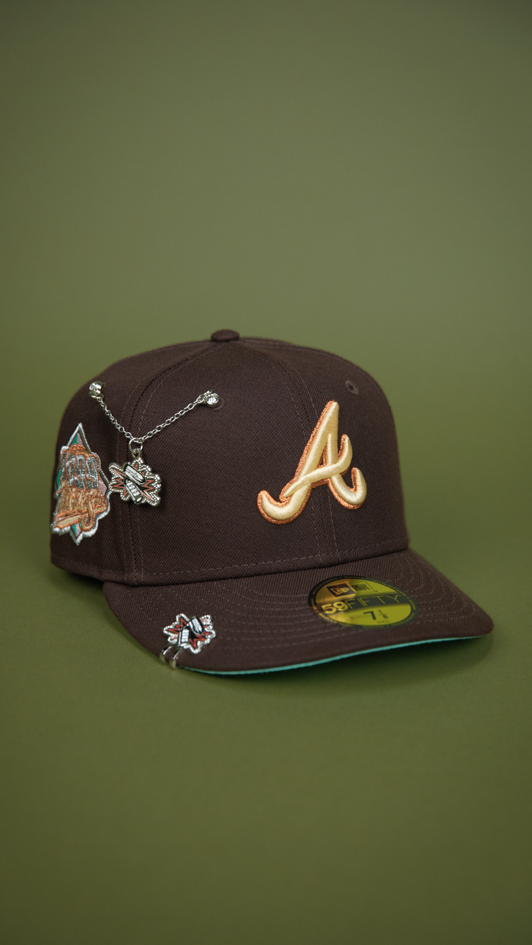 NEW ERA EXCLUSIVE 59FIFTY DARK BROWN ATLANTA BRAVES W/ 1999 WORLD SERIES SIDE PATCH