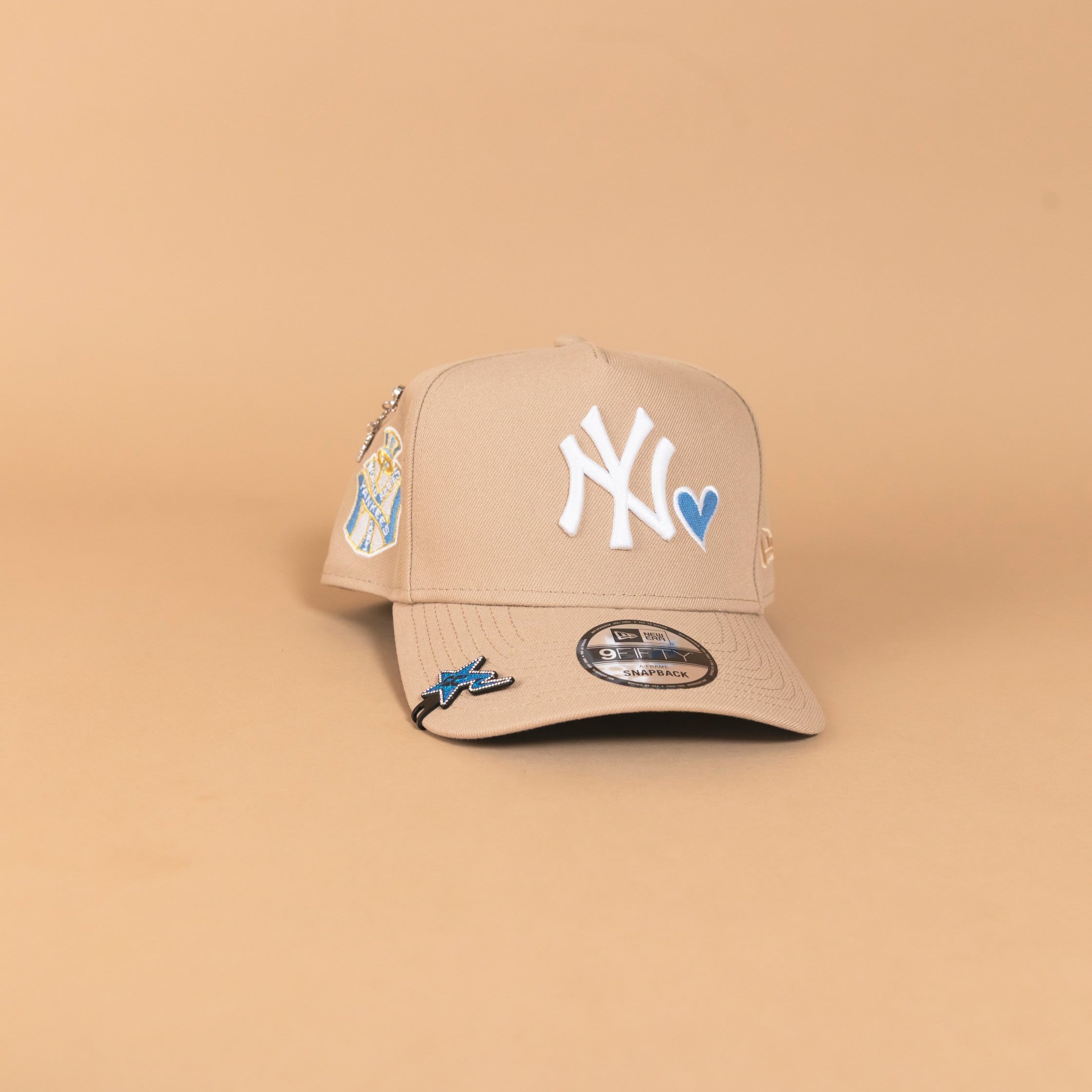 NEW ERA EXCLUSIVE 9FIFTY A-FRAME LIGHT KHAKI NEW YORK YANKEES SNAPBACK W/ 1951 WORLD SERIES SIDE PATCH