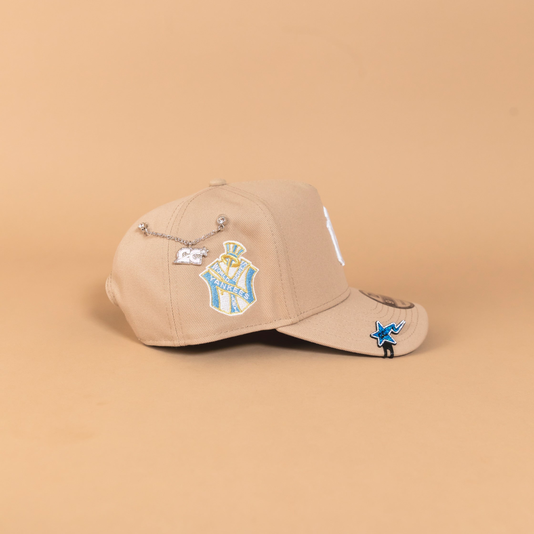 NEW ERA EXCLUSIVE 9FIFTY A-FRAME LIGHT KHAKI NEW YORK YANKEES SNAPBACK W/ 1951 WORLD SERIES SIDE PATCH