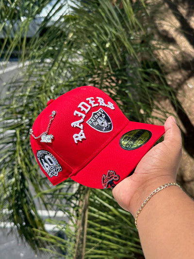NEW ERA EXCLUSIVE 59FIFTY RED LAS VEGAS RAIDERS SCRIPT W/ 60TH ANNIVERSARY SIDE PATCH (GREY UV)