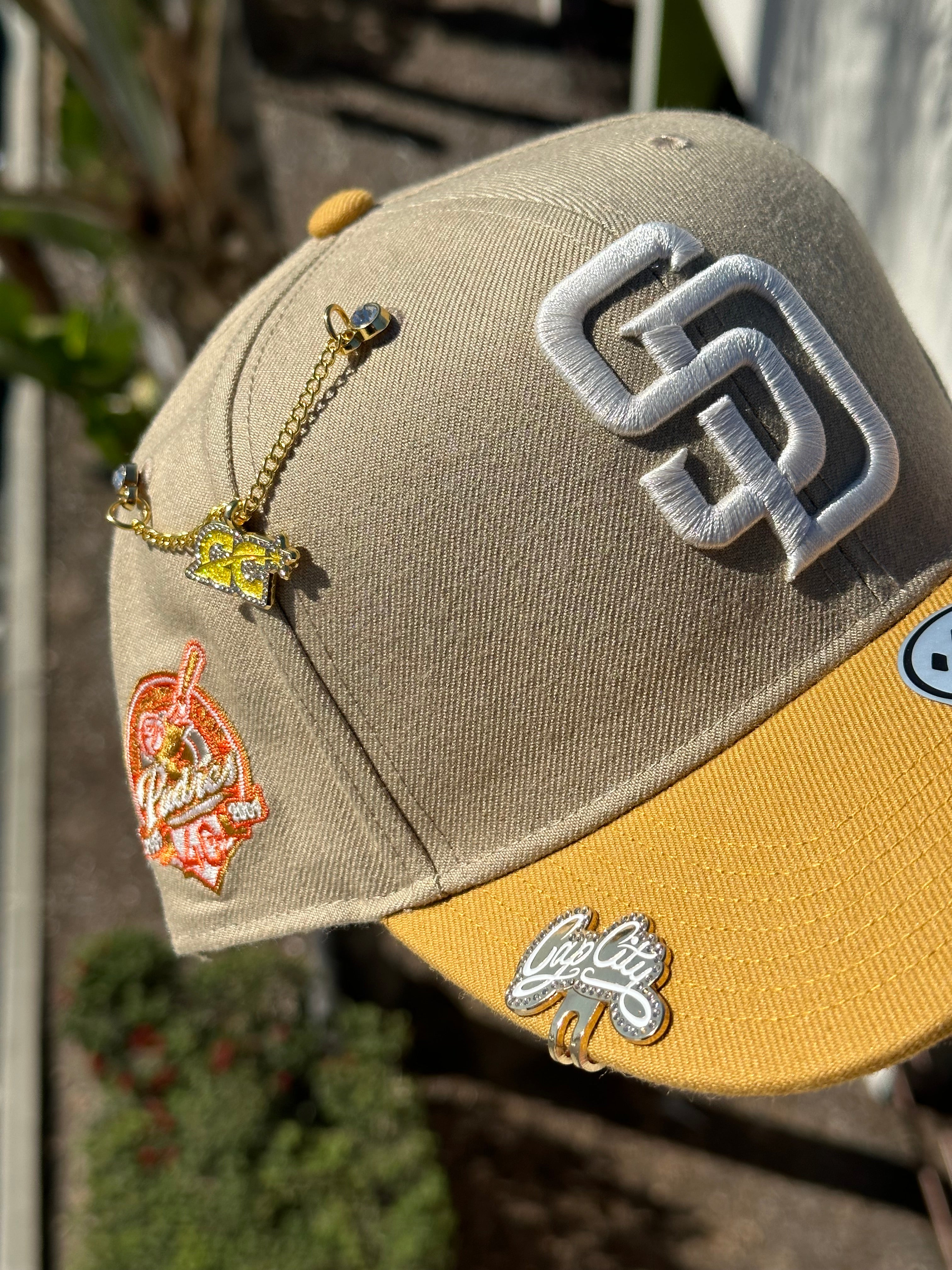 KHAKI/TAN SAN DIEGO PADRES '47 CAPTAIN SNAPBACK W/ 40TH ANNIVERSARY PATCH