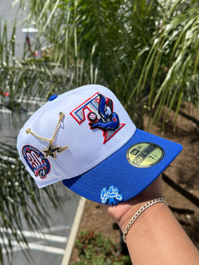 NEW ERA EXCLUSIVE 59FIFTY CHROME WHITE/BLUE TORONTO BLUE JAYS W/ 30TH SEASON PATCH (RED UV)