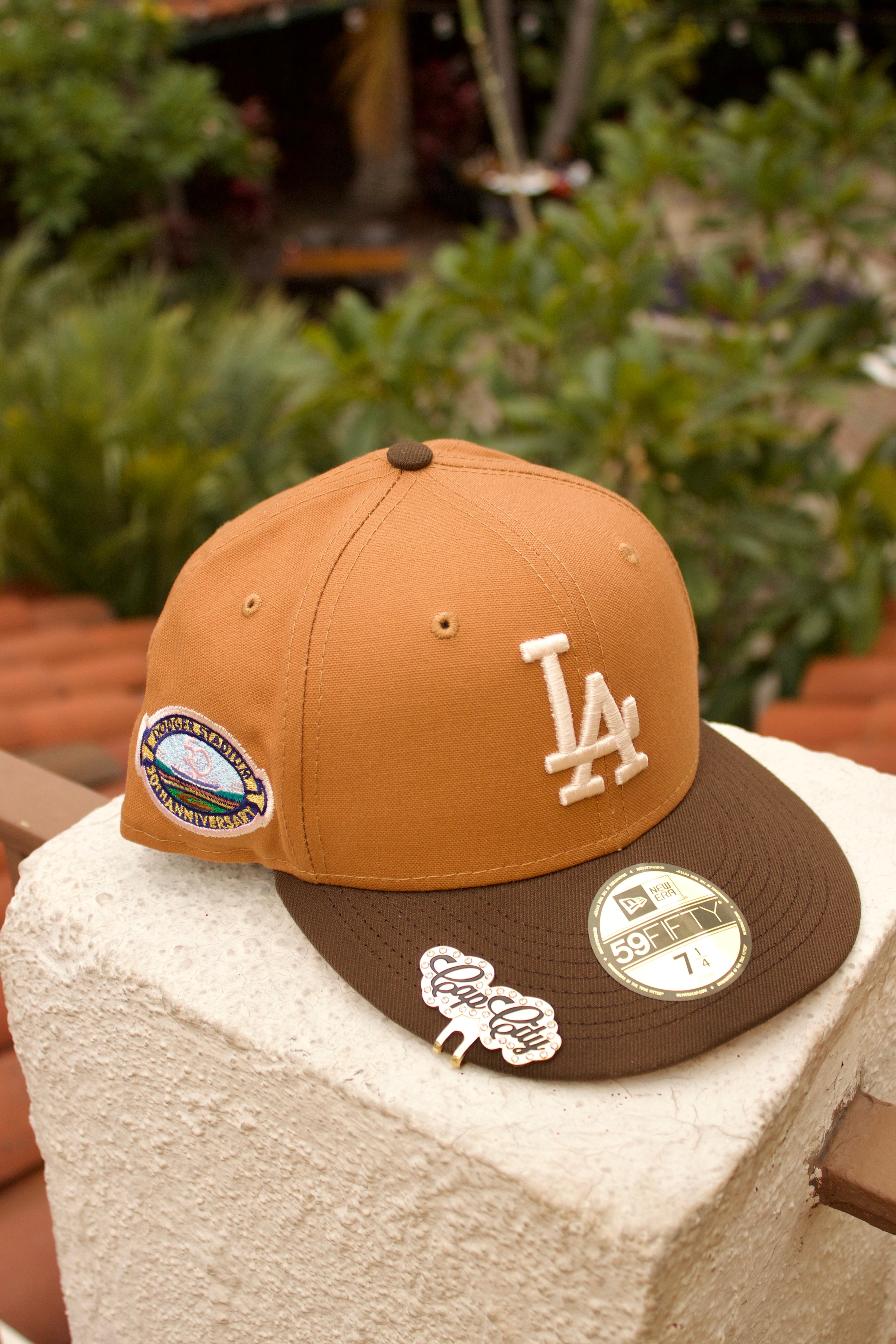 NEW ERA EXCLUSIVE 59FIFTY TAN/WALNUT LOS ANGELES DOGERS W/ 50TH ANNIVERSARY PATCH