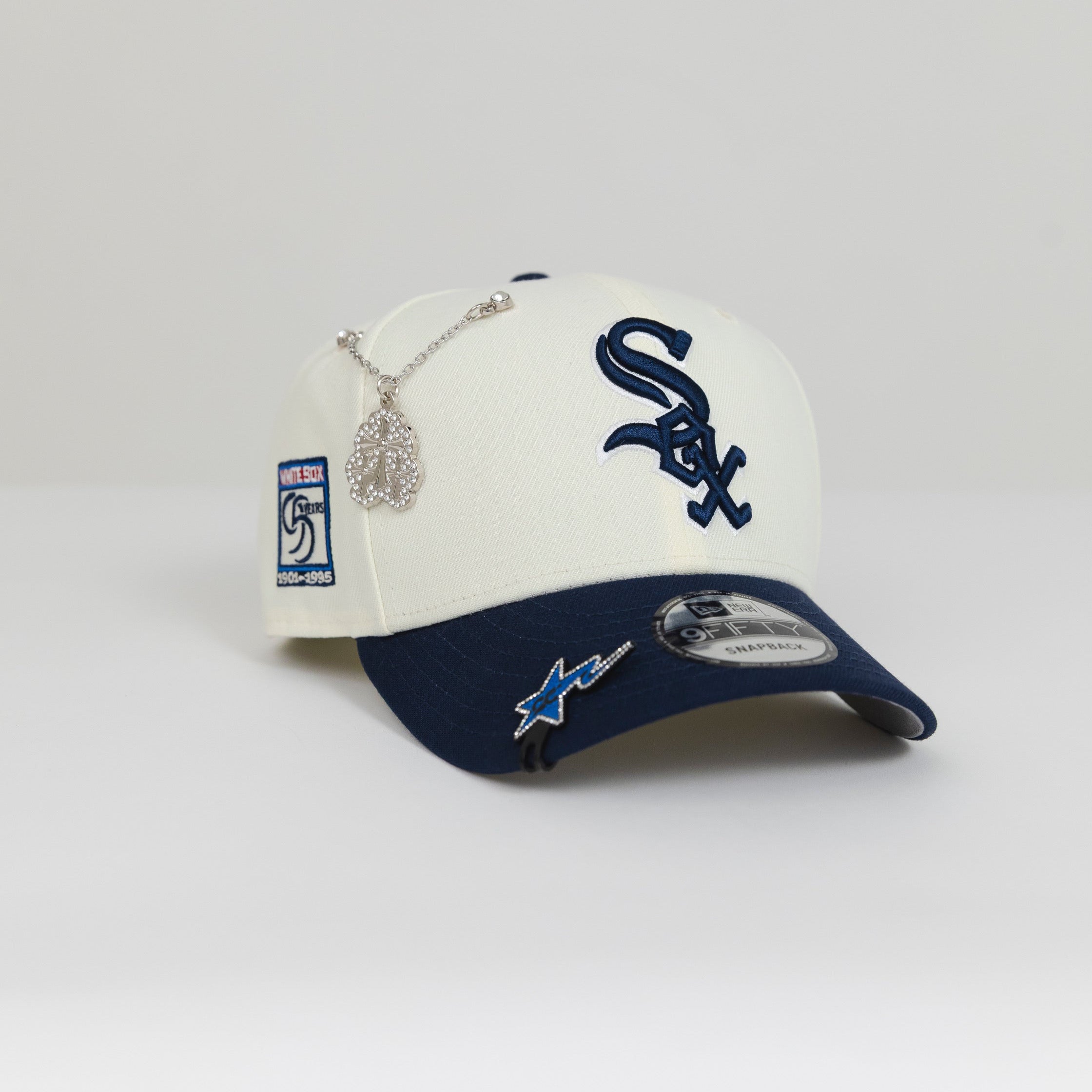 NEW ERA EXCLUSIVE 9FIFTY CHROME/ NAVY CHICAGO WHITE SOX SNAPBACK W/ 95TH ANNIVERSARY SIDE PATCH