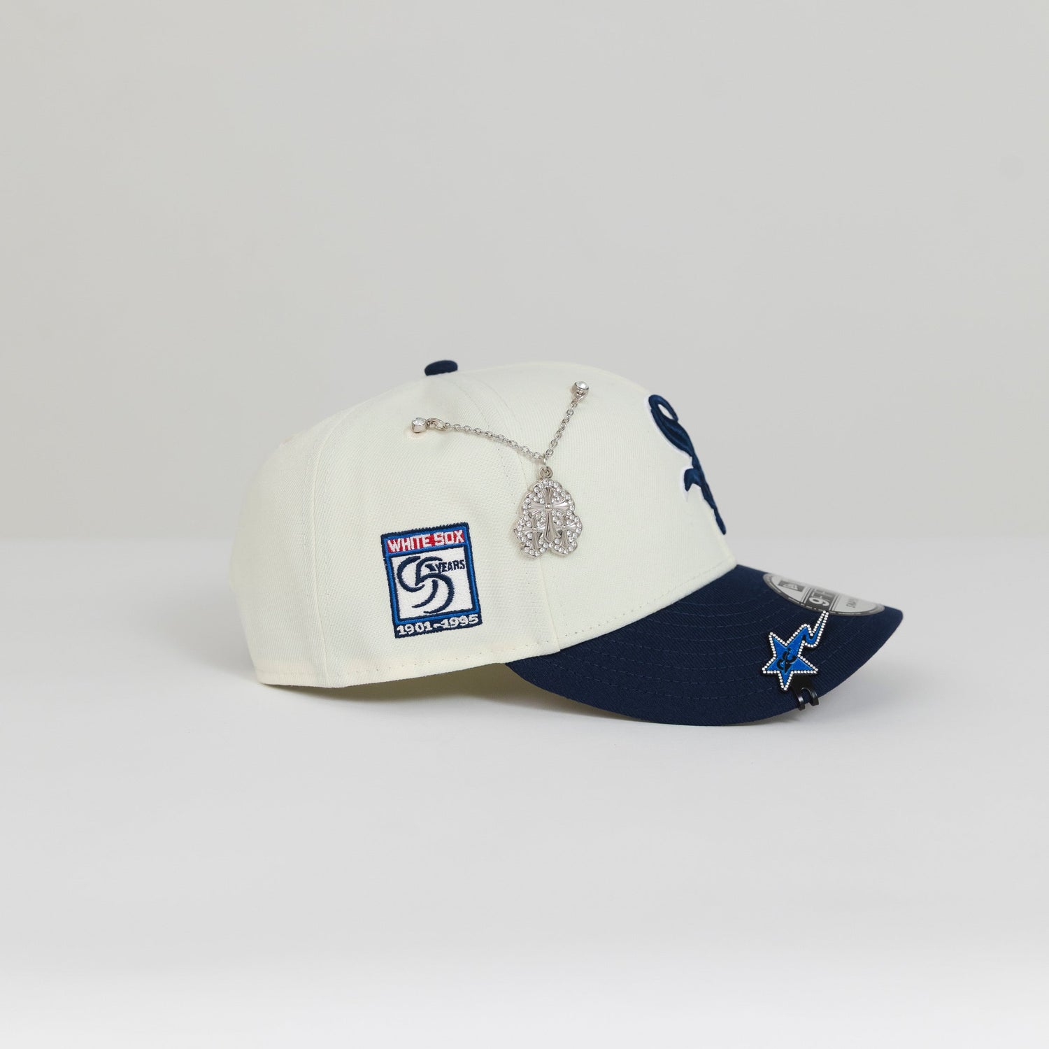 NEW ERA EXCLUSIVE 9FIFTY CHROME/ NAVY CHICAGO WHITE SOX SNAPBACK W/ 95TH ANNIVERSARY SIDE PATCH