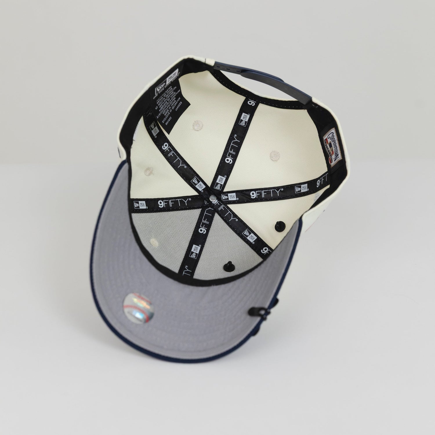 NEW ERA EXCLUSIVE 9FIFTY CHROME/ NAVY NEW YORK YANKEES SNAPBACK W/ 75TH ANNIVERSARY SIDE PATCH