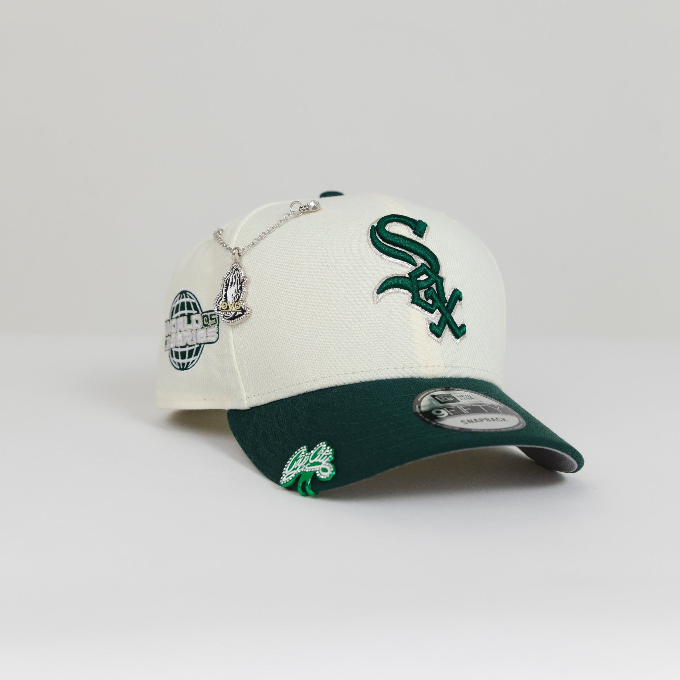 NEW ERA EXCLUSIVE 9FIFTY CHROME/ FOREST GREEN CHICAGO WHITE SOX SNAPBACK W/ 2005 WORLD SERIES SIDE PATCH