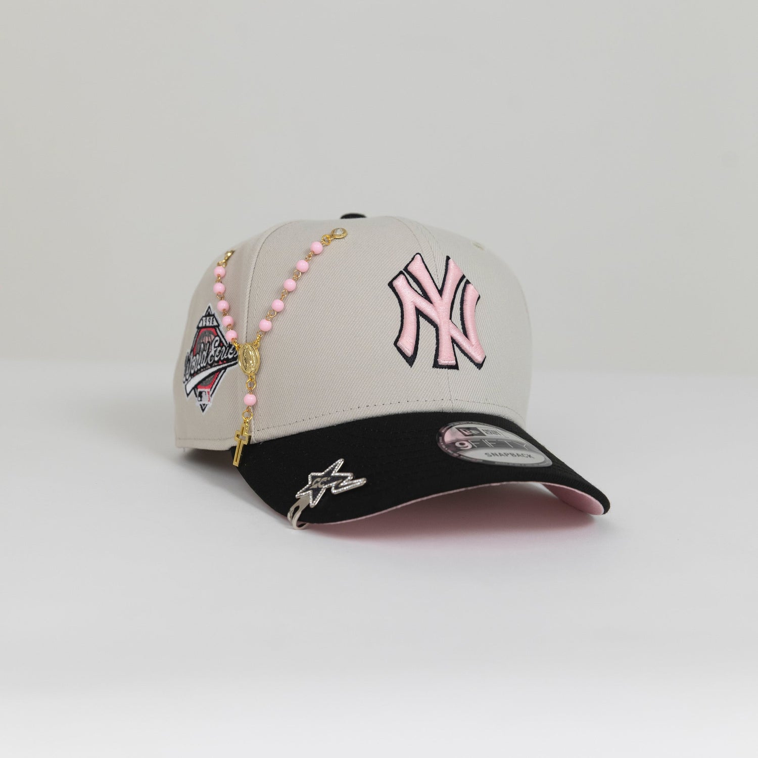 NEW ERA EXCLUSIVE 9FIFTY STONE GREY/ BLACK NEW YORK YANKEES SNAPBACK W/ 1996 WORLD SERIES SIDE PATCH