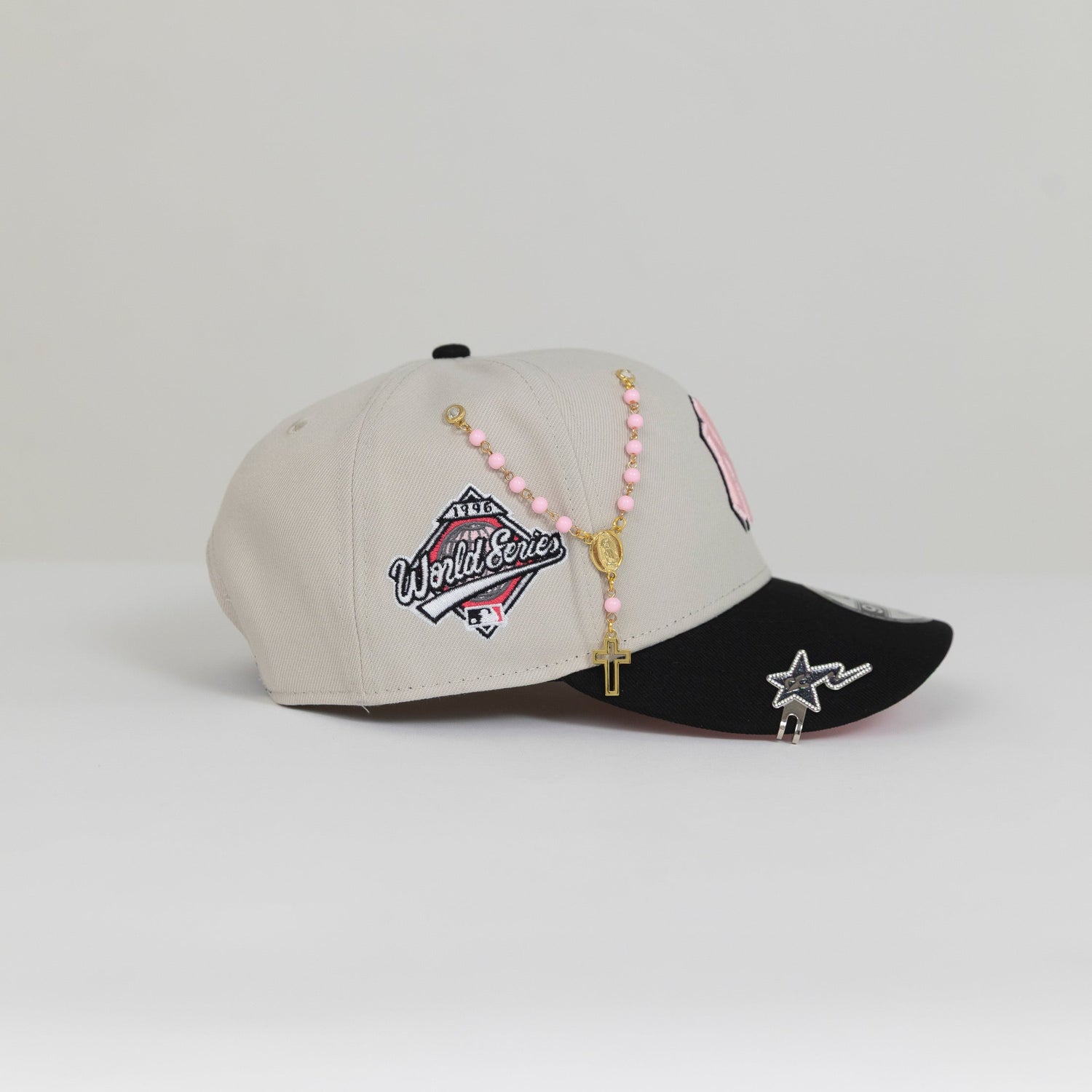 NEW ERA EXCLUSIVE 9FIFTY STONE GREY/ BLACK NEW YORK YANKEES SNAPBACK W/ 1996 WORLD SERIES SIDE PATCH