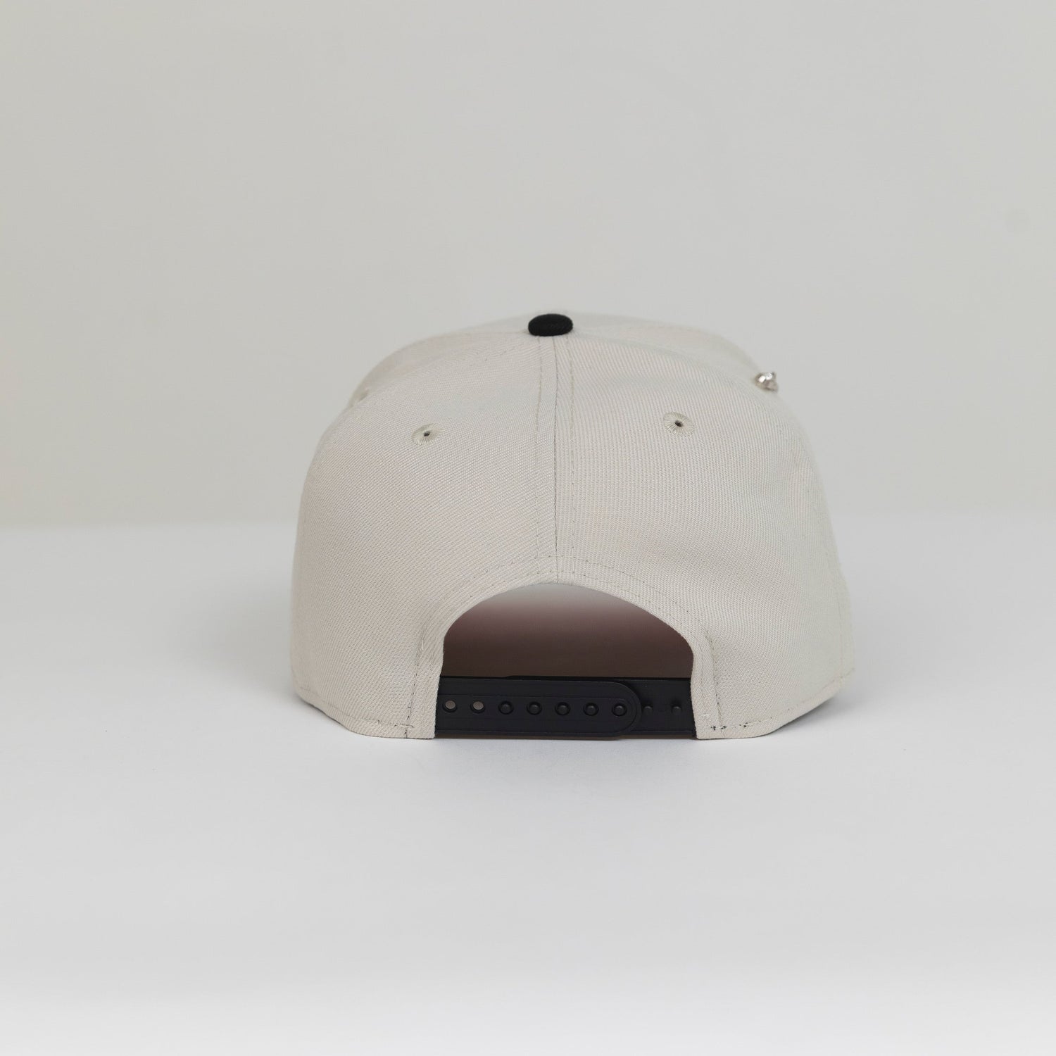 NEW ERA EXCLUSIVE 9FIFTY STONE GREY/ BLACK CHICAGO WHITE SOX SNAPBACK W/ 2003 ALL STAR GAME SIDE PATCH