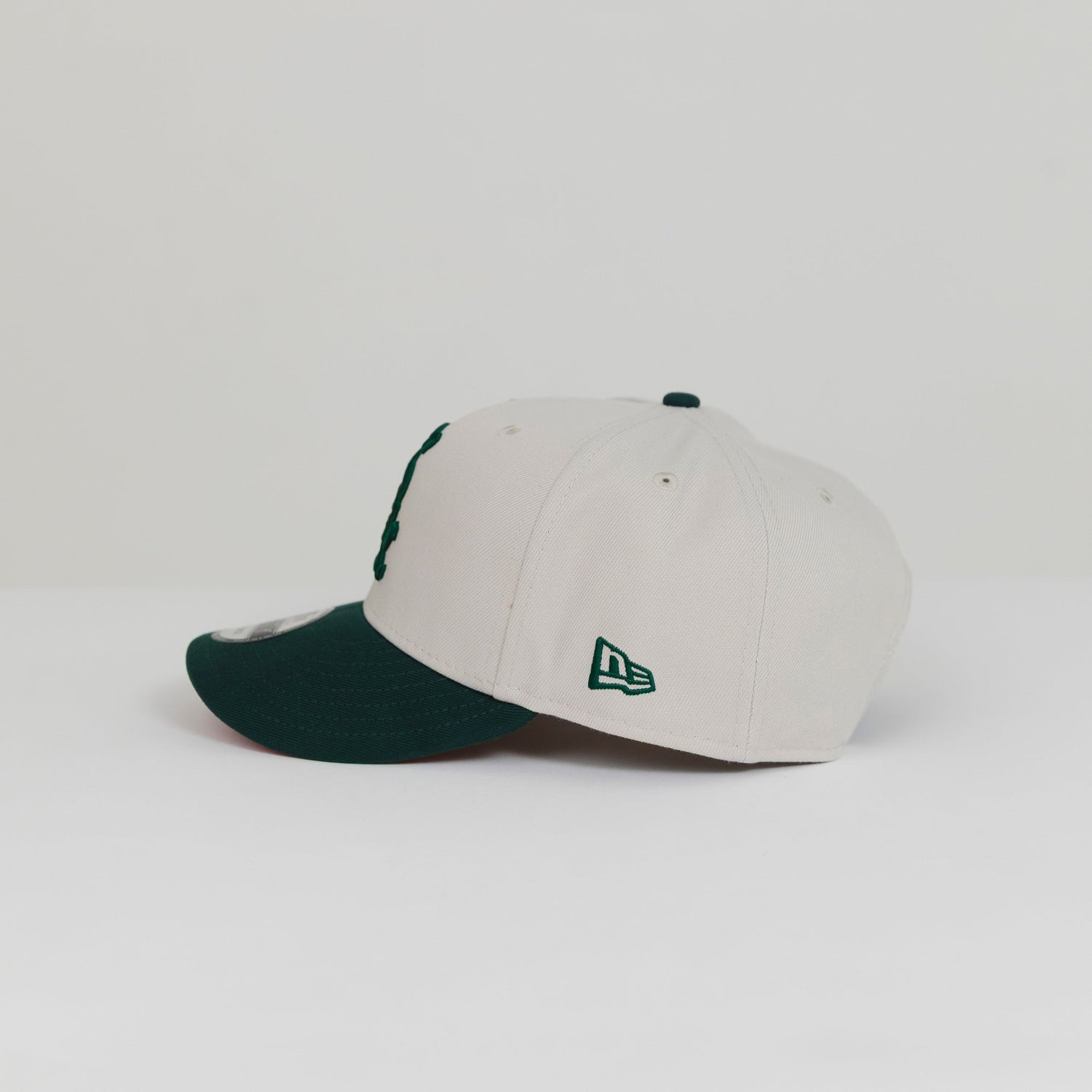 NEW ERA EXCLUSIVE 9FIFTY STONE GREY/ PINE GREEN CHICAGO WHITE SOX SNAPBACK W/ COMISKEY PARK SIDE PATCH