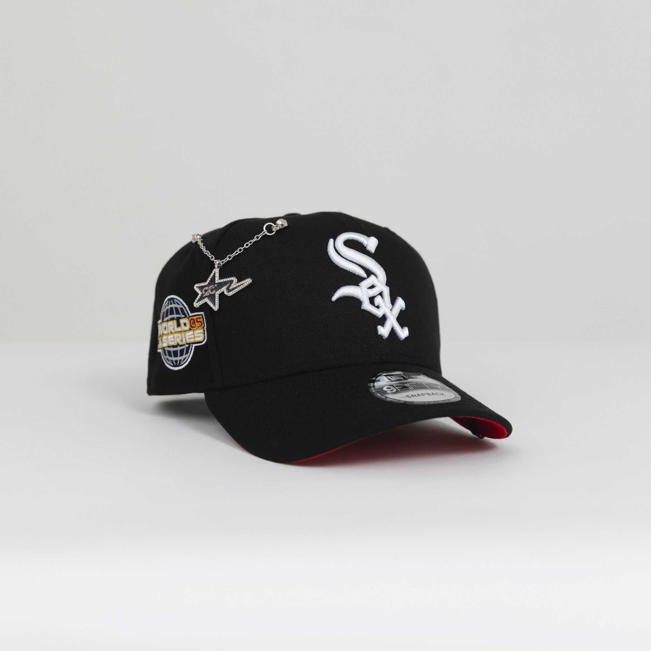 NEW ERA EXCLUSIVE 9FIFTY BLACK CHICAGO WHITE SOX SNAPBACK W/ 2005 WORLD SERIES SIDE PATCH