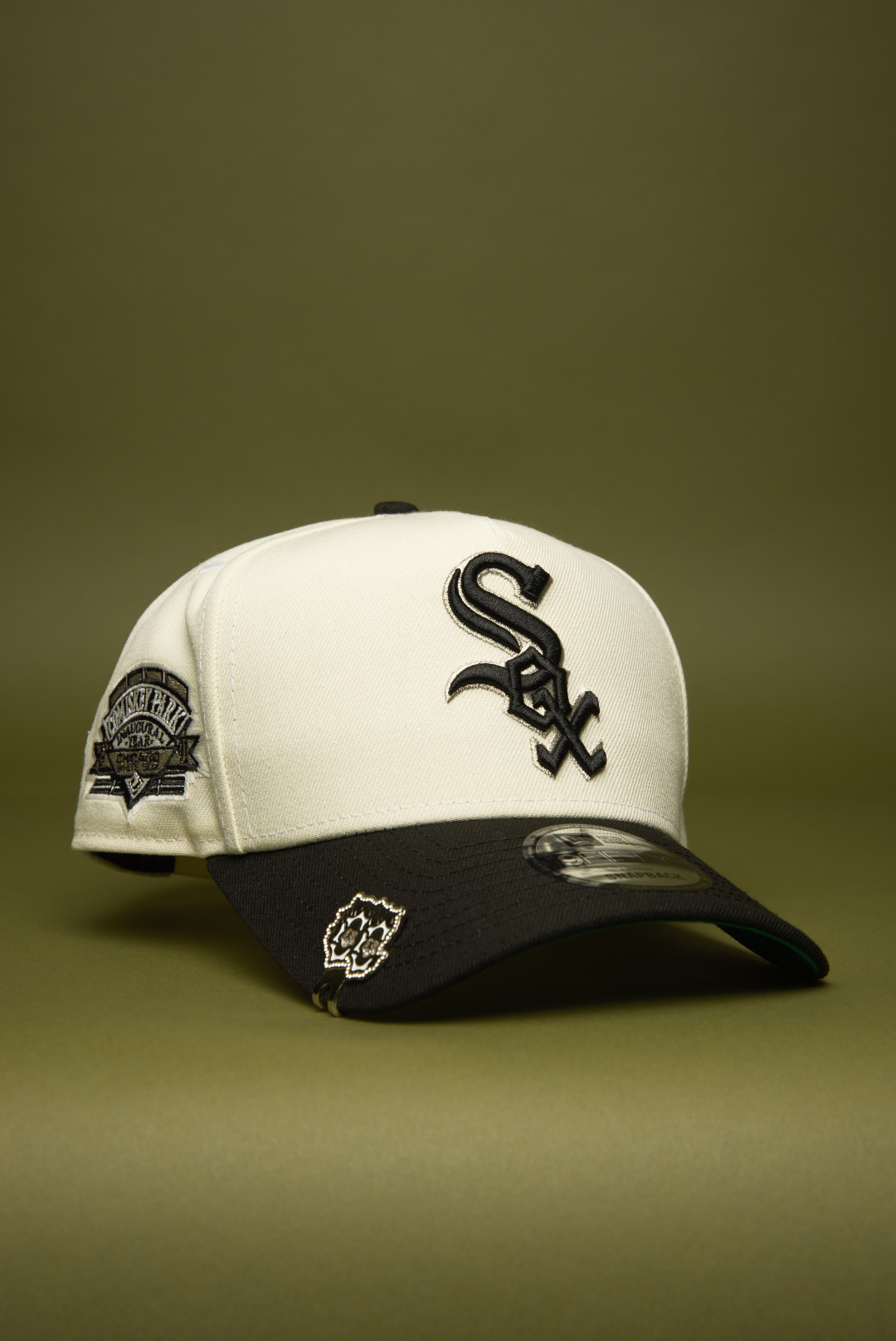 NEW ERA 9FIFTY A-FRAME CHROME/BLACK CHICAGO WHITE SOX SNAPBACK W/ COMISKEY PARK SIDE PATCH