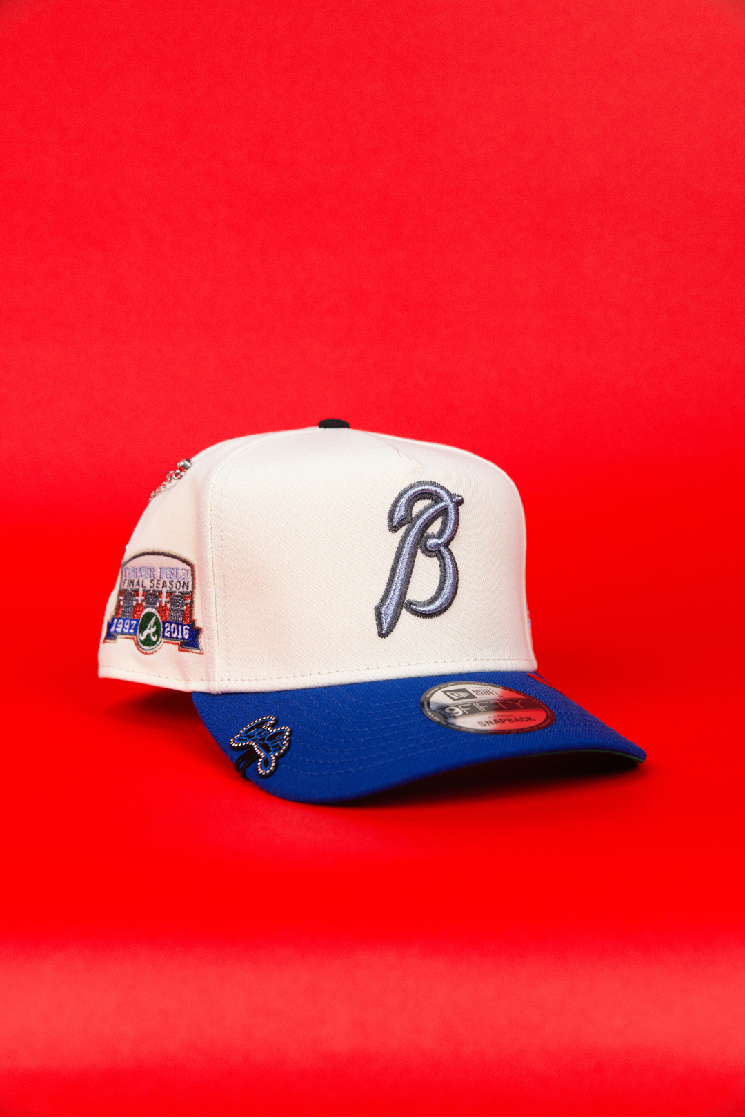 NEW ERA 9FIFTY A-FRAME CHROME/ BLUE ATLANTA BRAVES SNAPBACK W/ TURNER FIELD SIDE PATCH