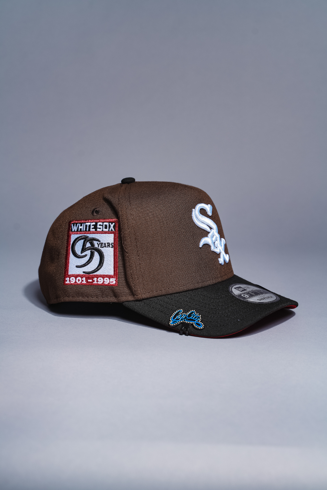NEW ERA 9FIFTY A-FRAME BROWN/BLACK CHICAGO WHITE SOX SNAPBACK W/ 95TH ANNIVERSARY SIDE PATCH