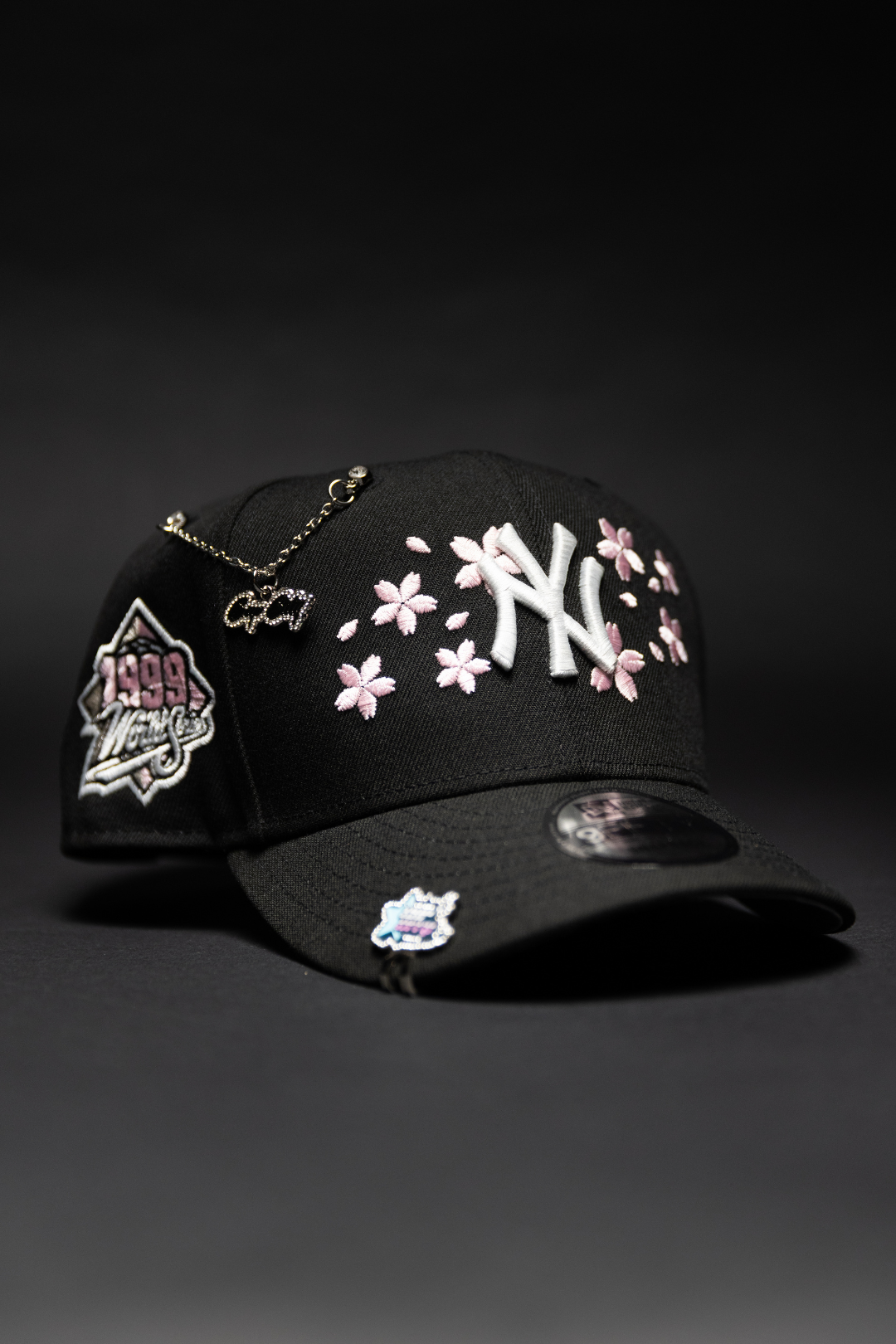 NEW ERA EXCLUSIVE 9FIFTY BLACK NEW YORK YANKEES SNAPBACK W/ FLORAL EMBROIDERY + WORLD SERIES SIDE PATCH