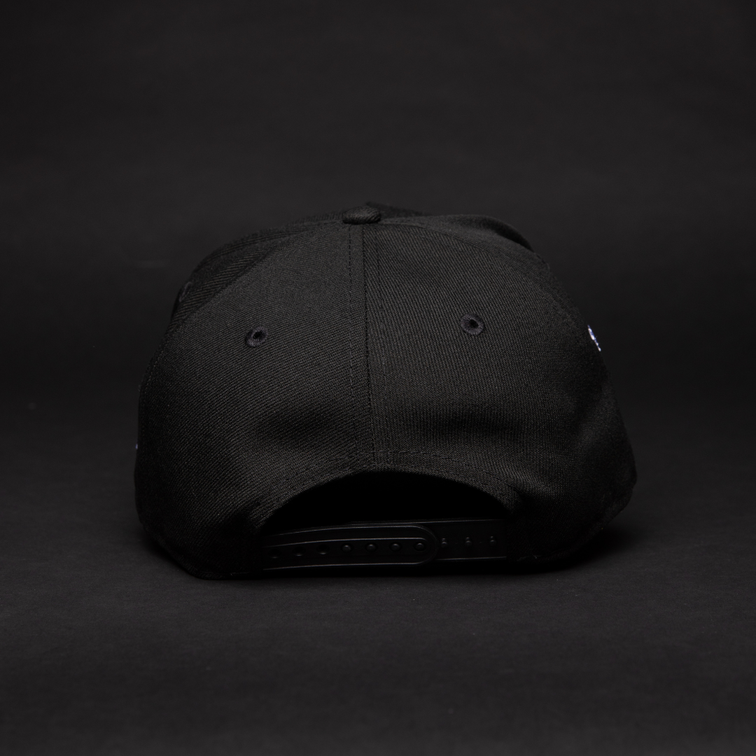 NEW ERA 9FIFTY A-FRAME BLACK NEW YORK YANKEES SNAPBACK W/ ICY HEART + 75TH ANNIVERSARY SIDE PATCH