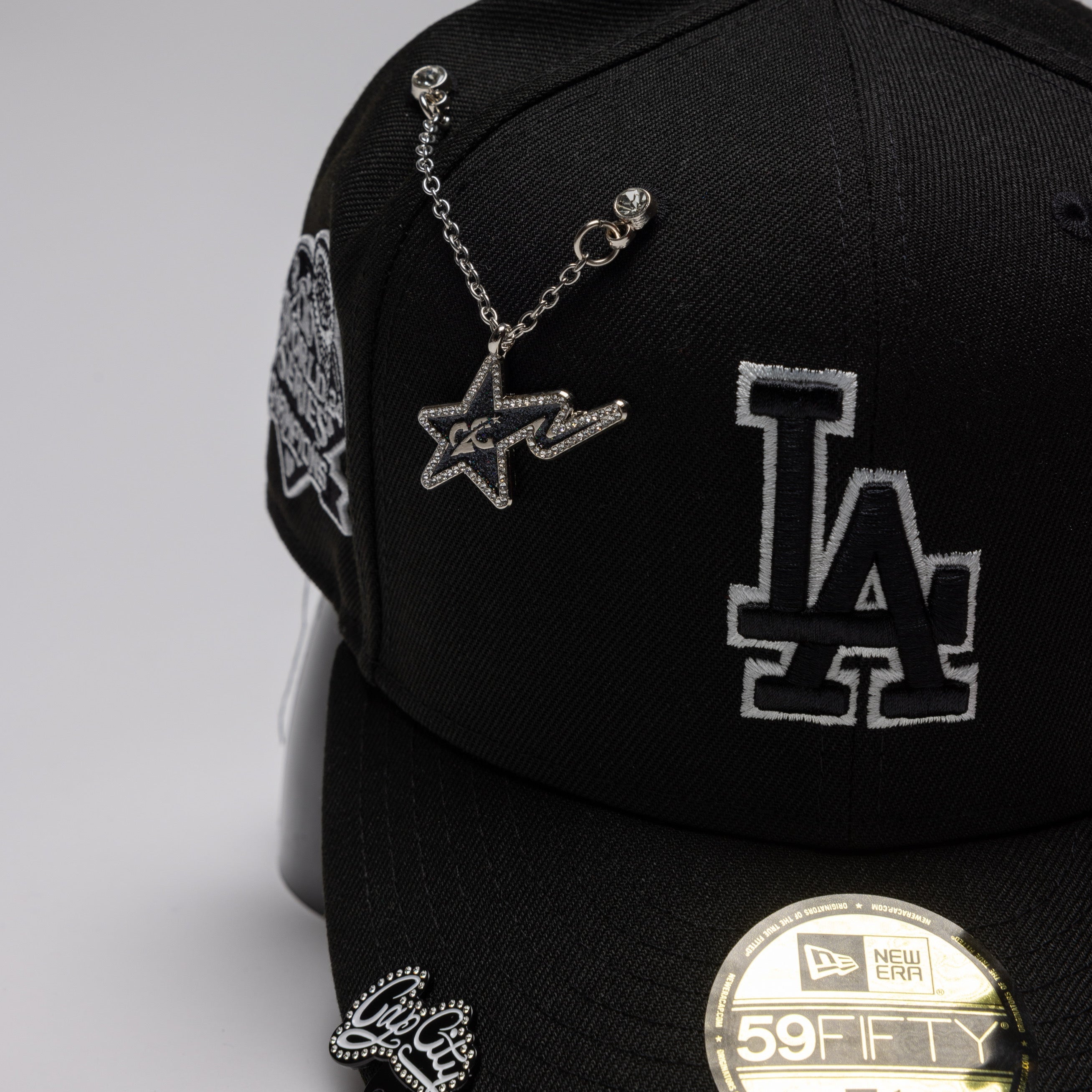 EXCLUSIVO DE NEW ERA 59FIFTY NEGRO SATINADO/BURDEOS AL REVÉS LOS DODGERS DE LOS ÁNGELES CON PARCHE DEL 40 ANIVERSARIO 