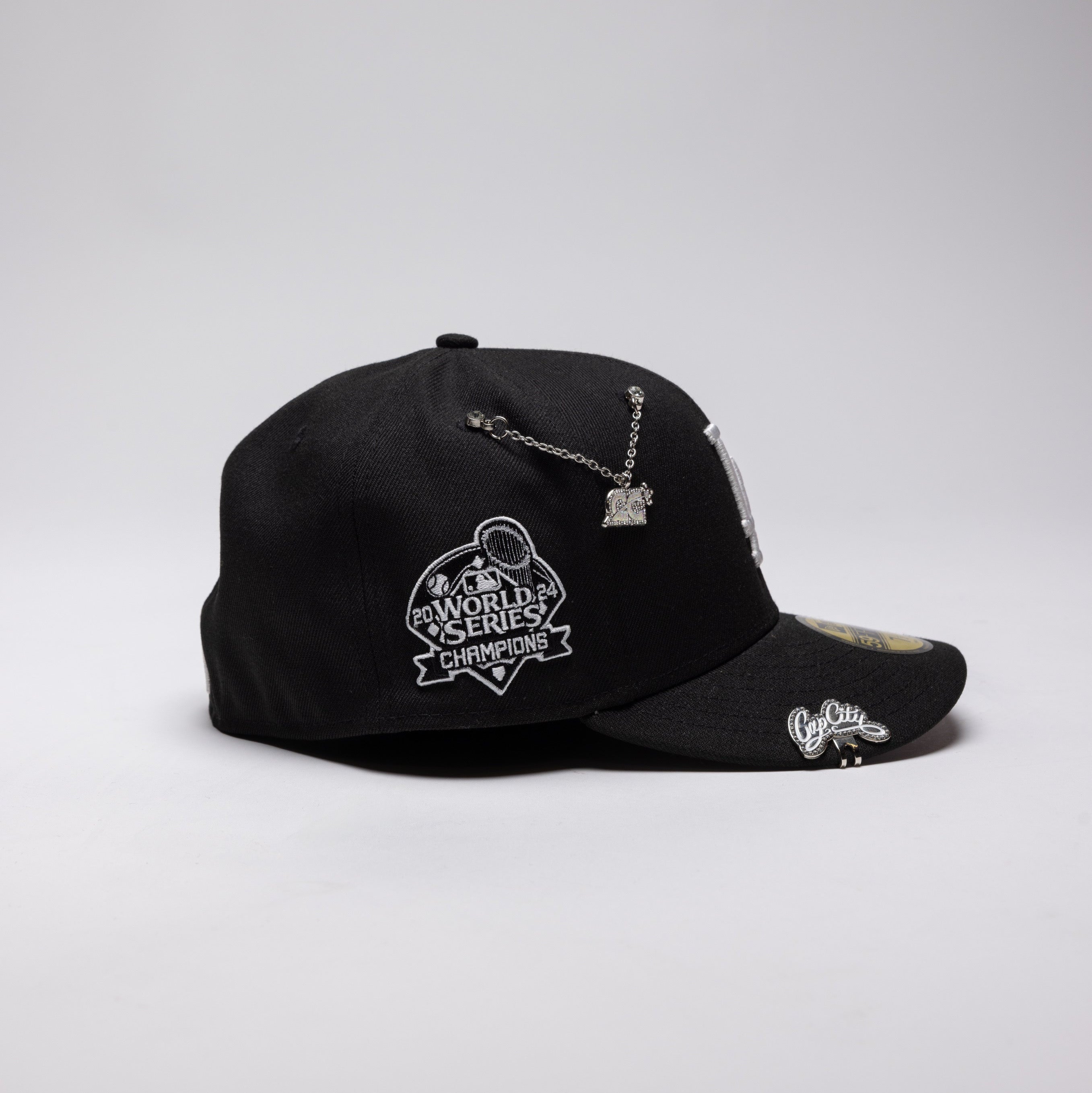EXCLUSIVO DE NEW ERA 59FIFTY NEGRO SATINADO/BURDEOS AL REVÉS LOS DODGERS DE LOS ÁNGELES CON PARCHE DEL 40 ANIVERSARIO 