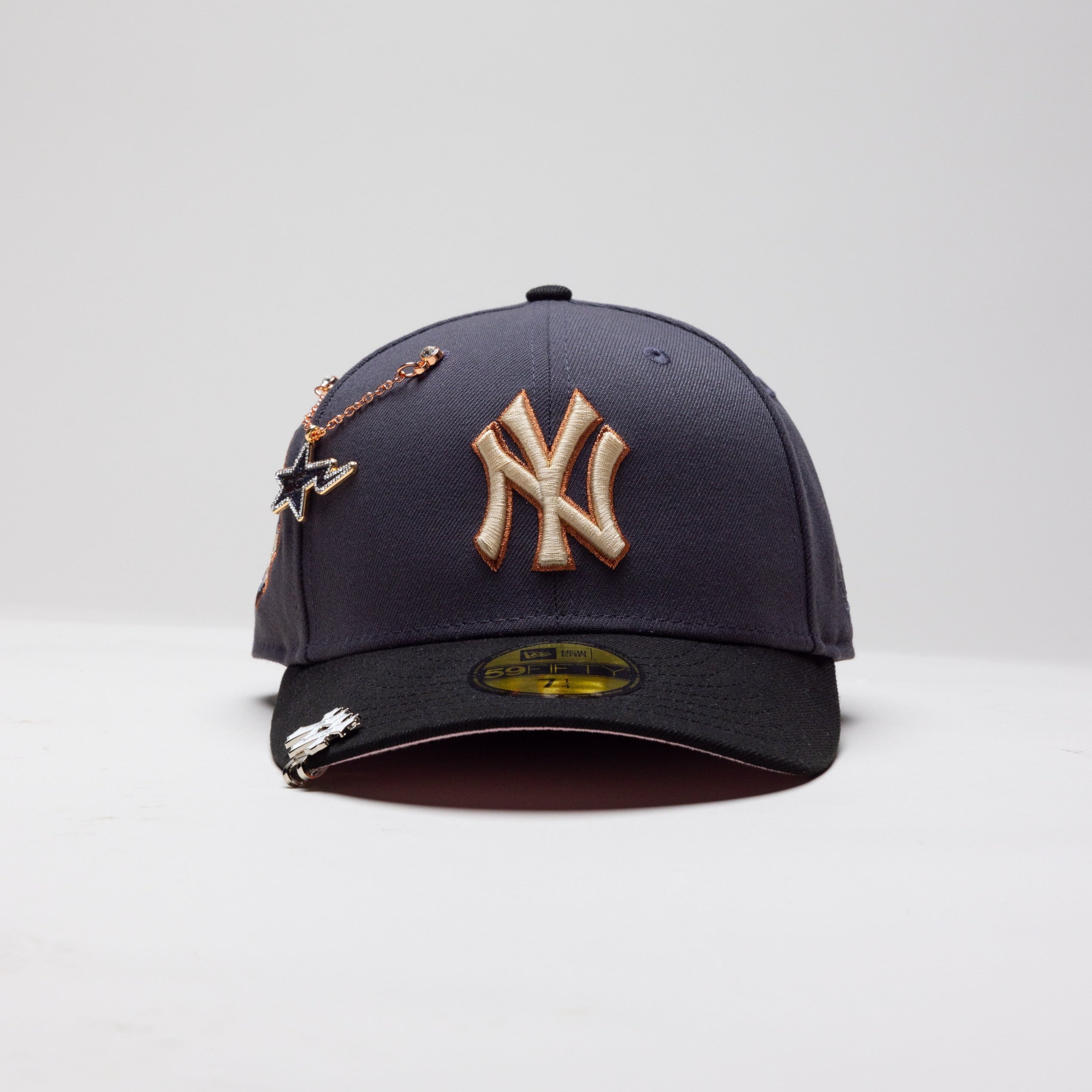 NEW ERA EXCLUSIVE 59FIFTY DARK GREY/ BLACK NEW YORK YANKEES W/ 1999 WORLD SERIES SIDE PATCH