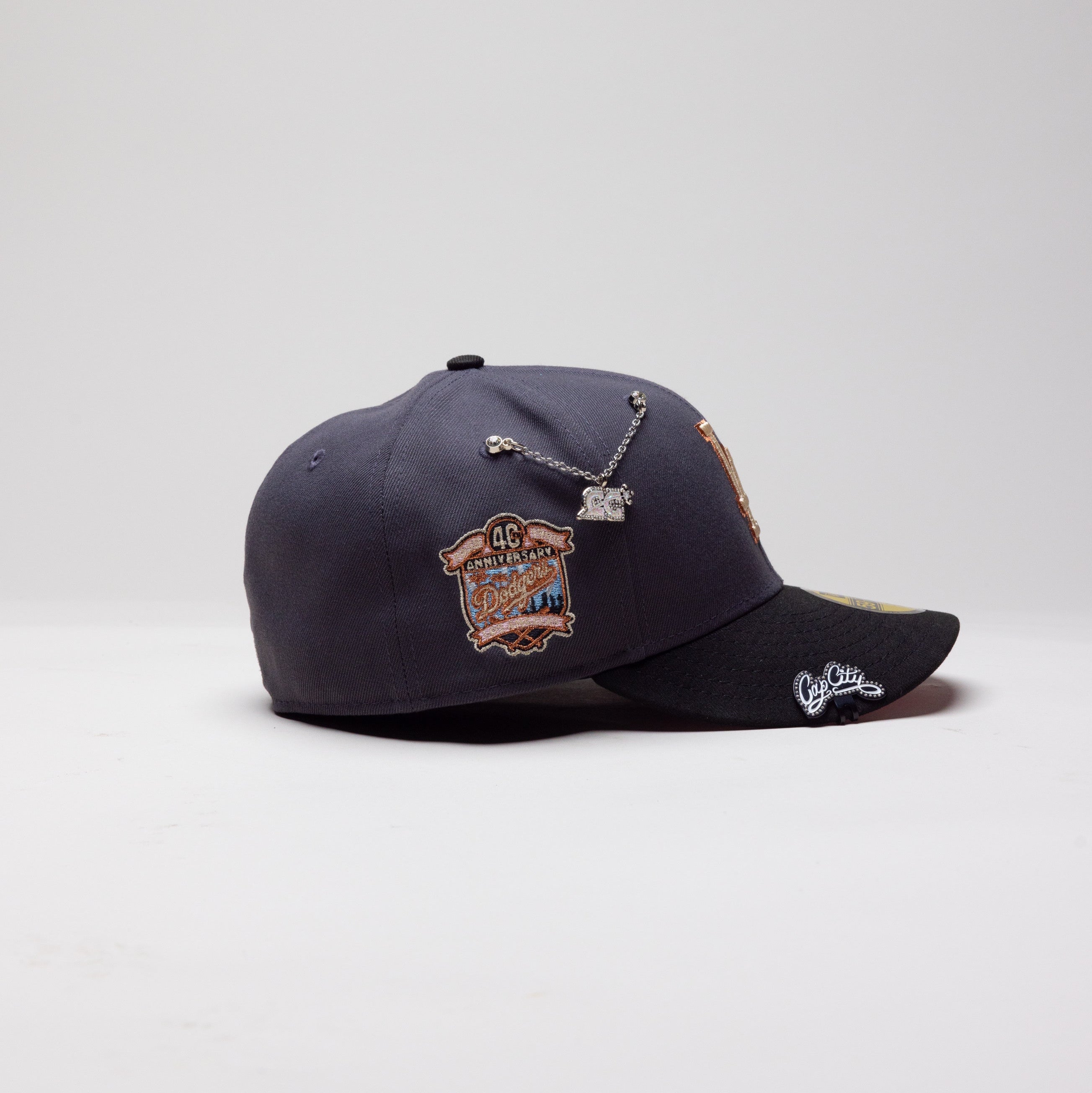 NEW ERA EXCLUSIVE 59FIFTY DARK GREY/ BLACK LOS ANGELES DODGERS W/ 40TH ANNIVERSARY SIDE PATCH