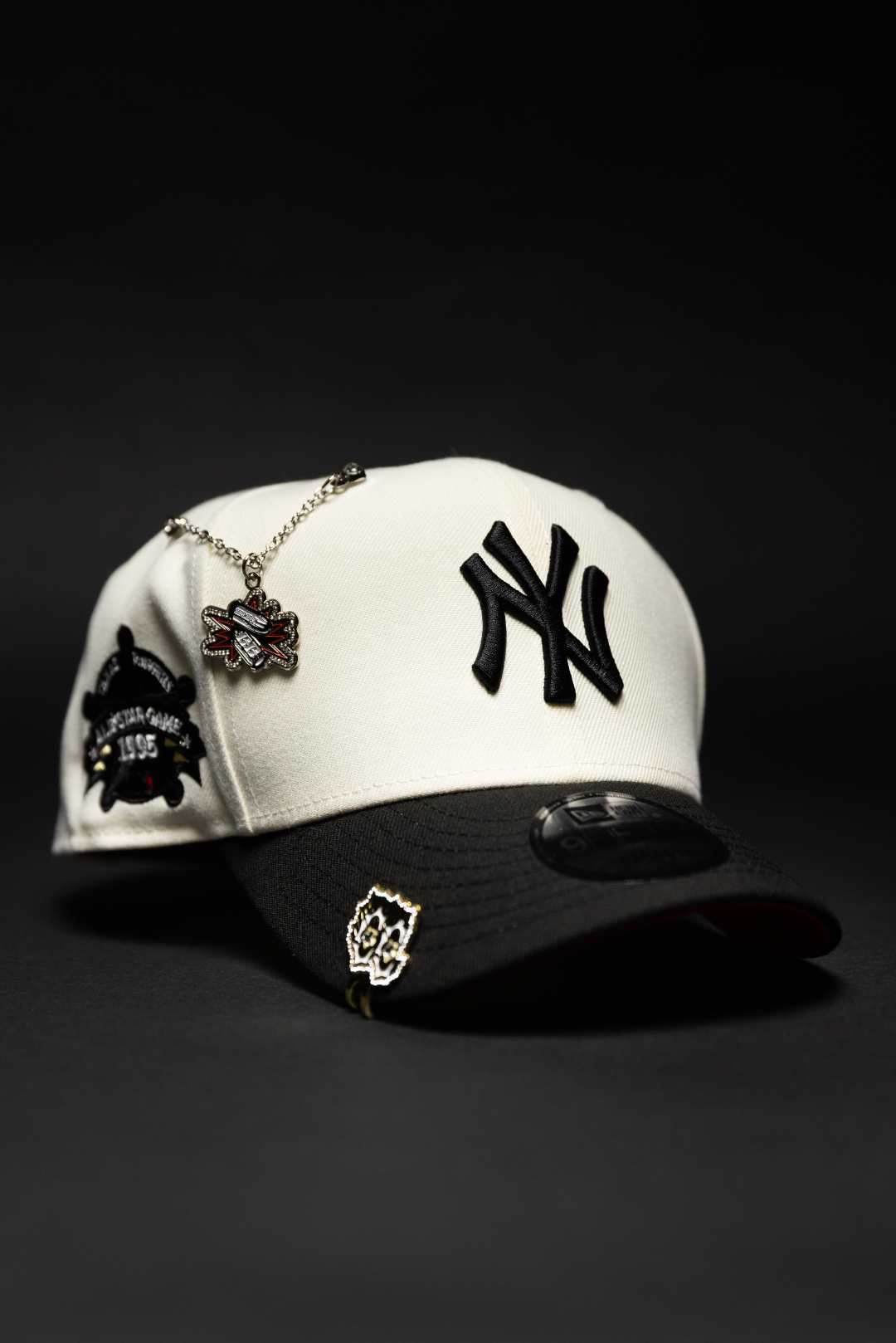 NEW ERA EXCLUSIVE 9FIFTY CHROME/BLACK NEW YORK YANKEES SNAPBACK W/ 1995 ALL STAR GAME SIDE PATCH