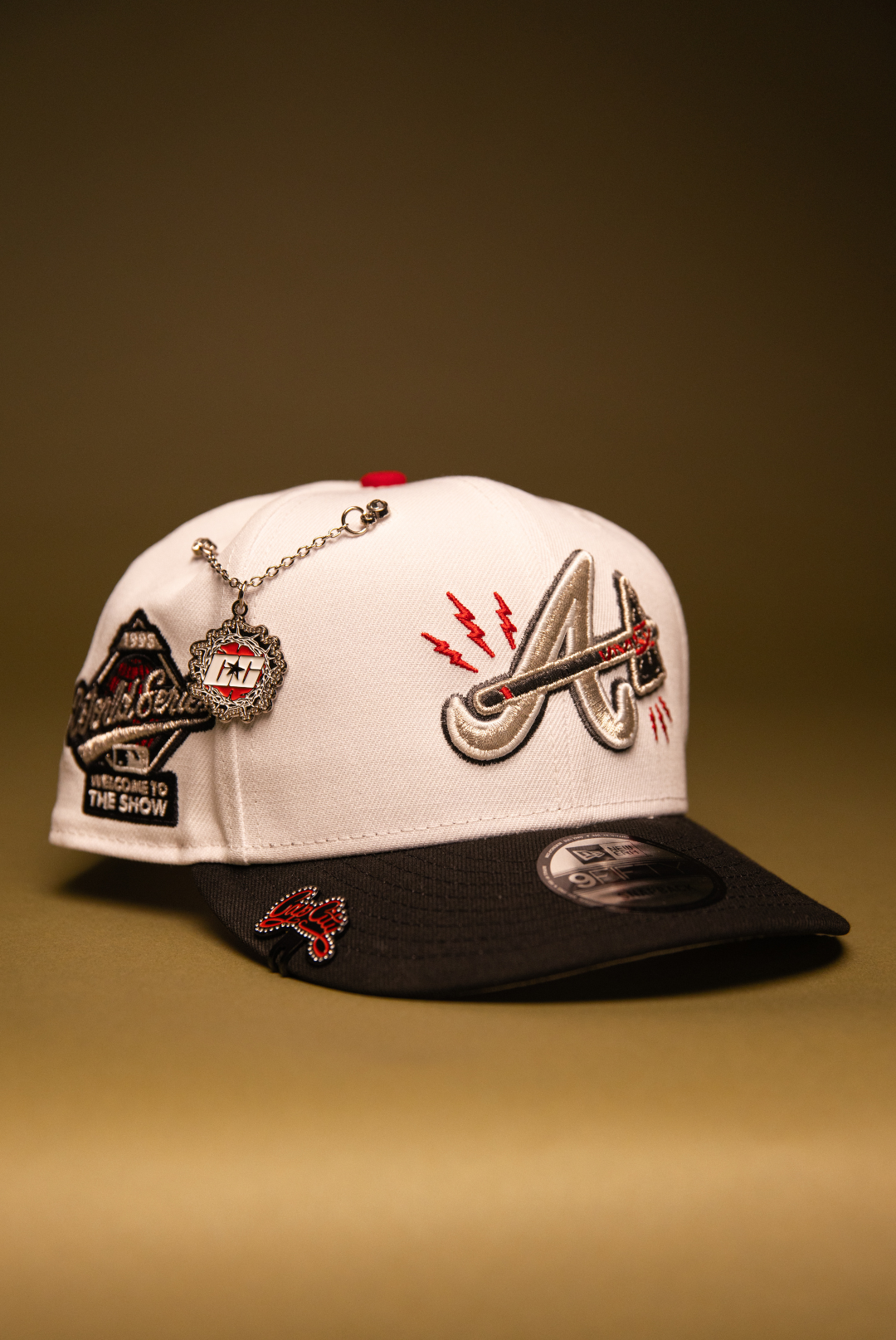 NEW ERA EXCLUSIVE 9FIFTY PEARL WHITE ATLANTA BRAVES SNAPBACK W/ 1995 WORLD SERIES SIDE PATCH