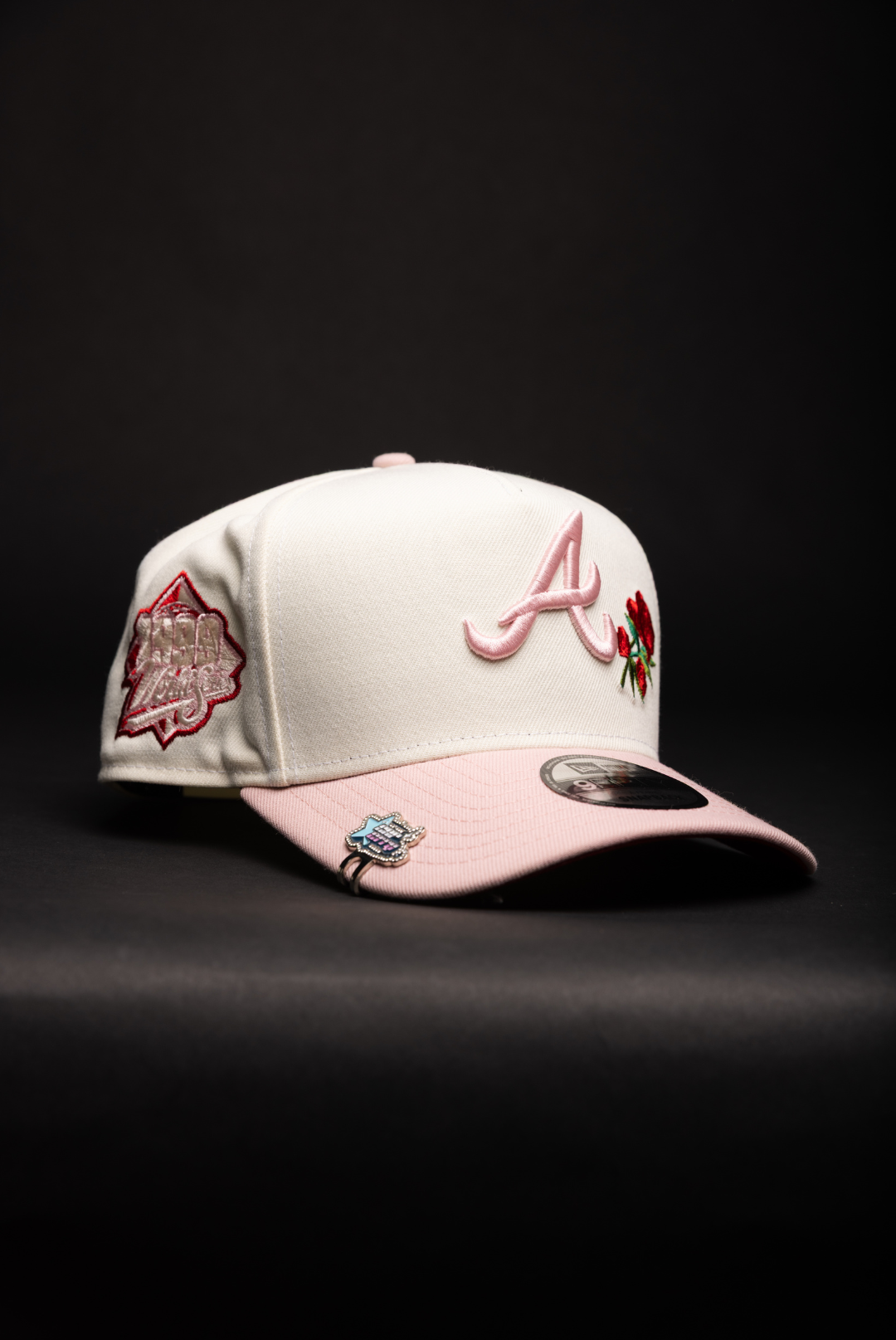 NEW ERA 9FIFTY A-FRAME CHROME/PINK ATLANTA BRAVES W/ ROSES + 1999 WORLD SERIES SIDE PATCH